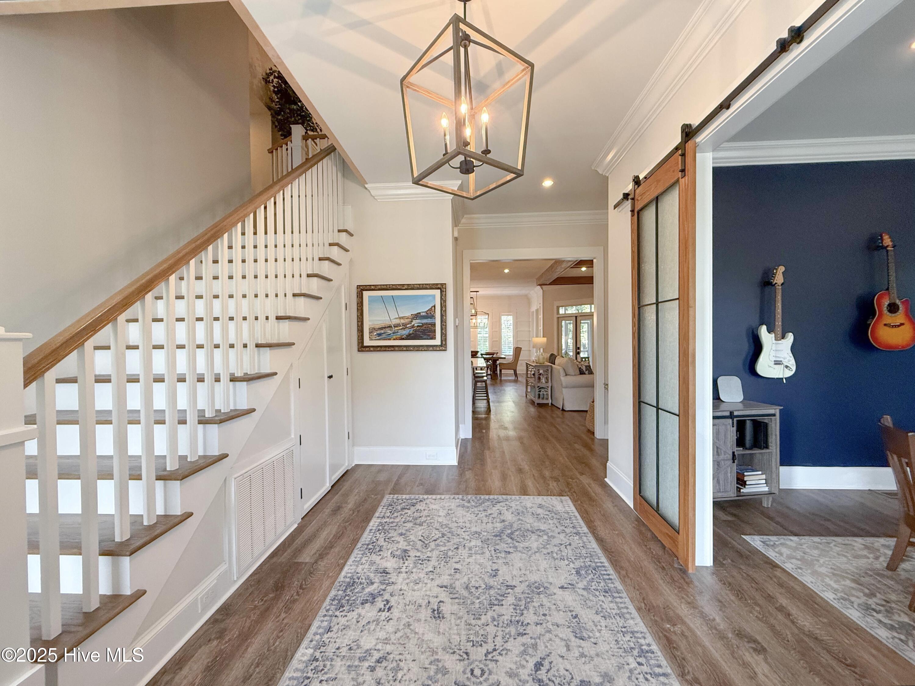 100556308 | Photo 51