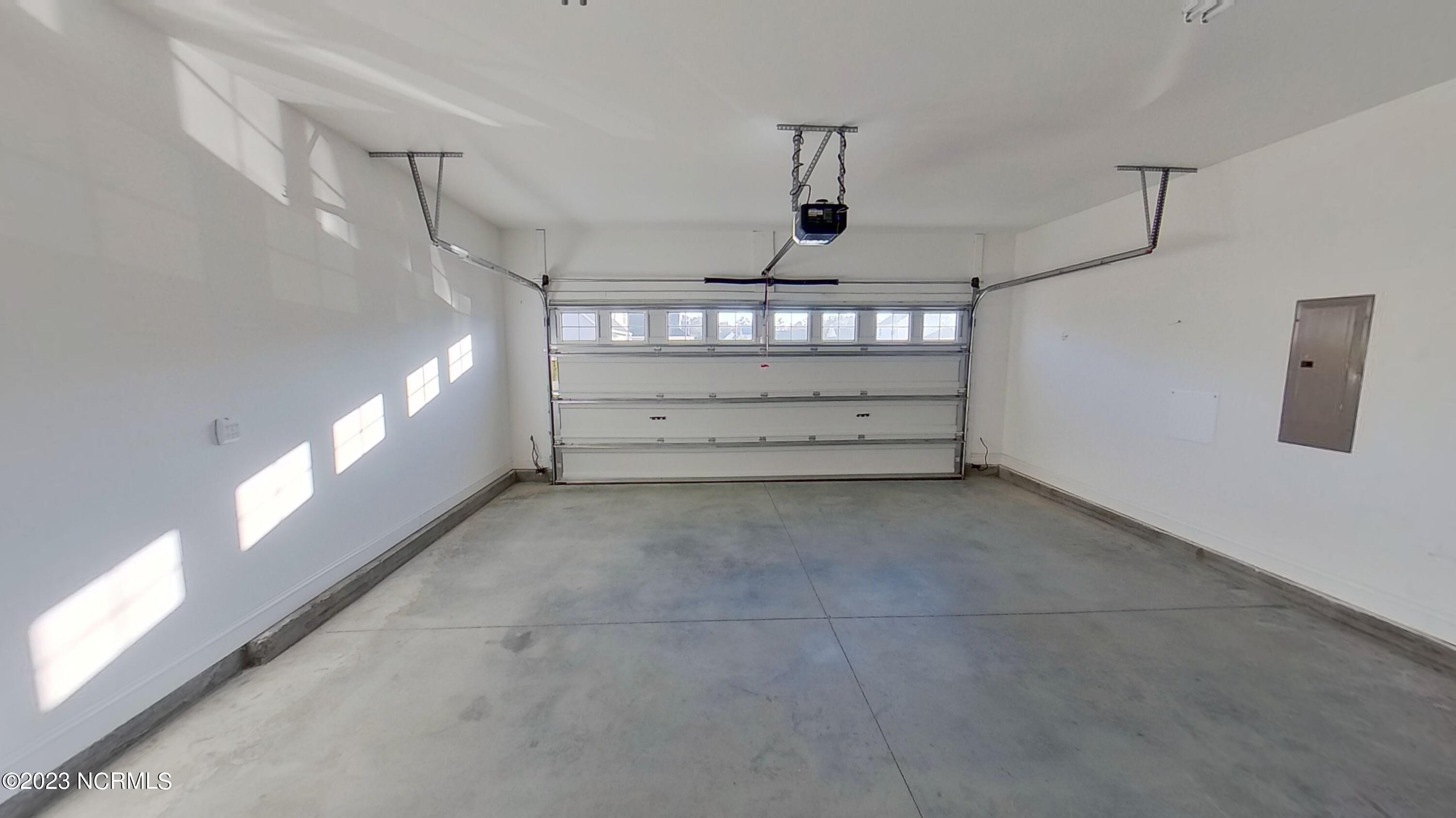 100543878 | Photo 37