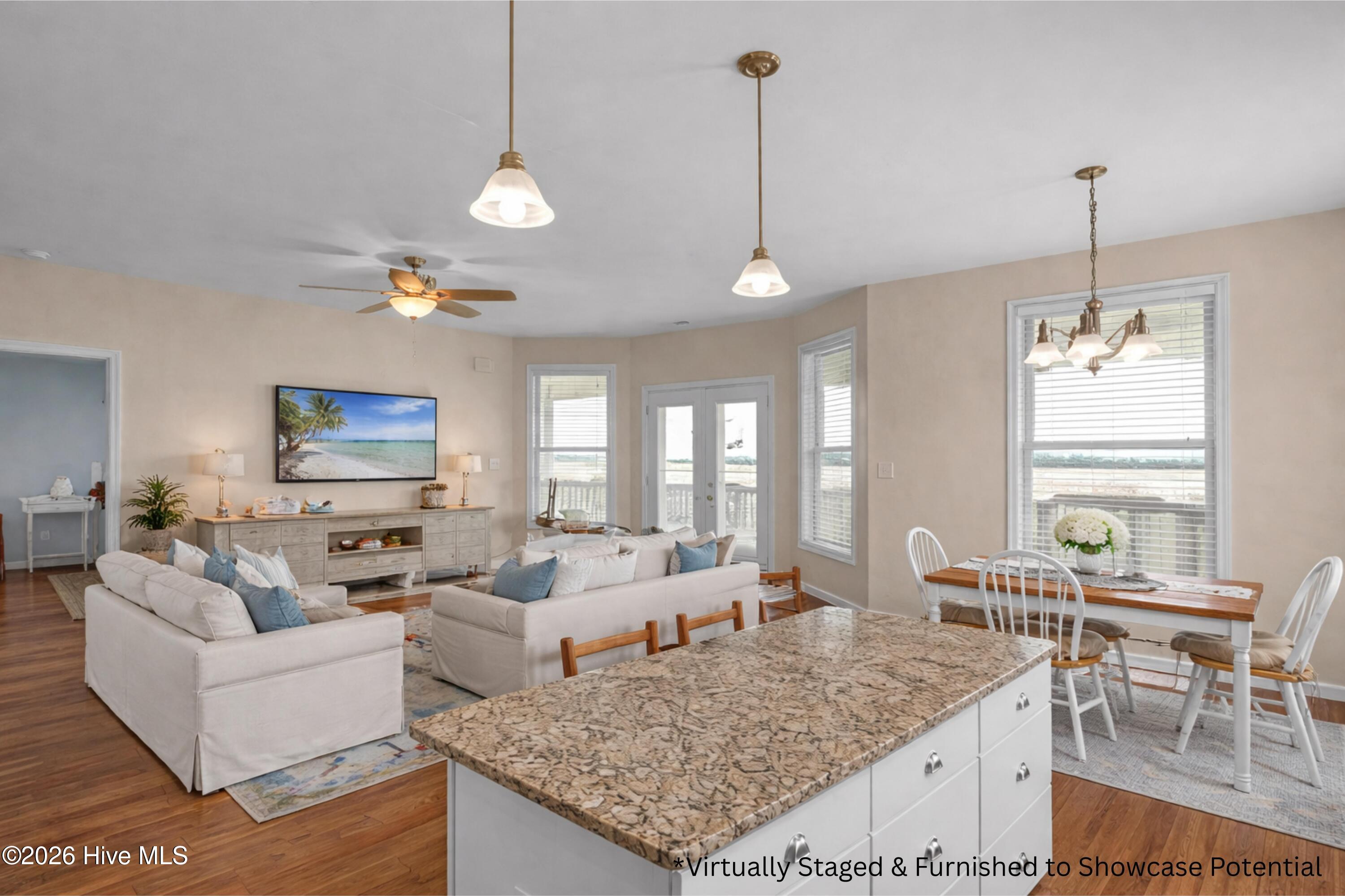 100563566 | Photo 13