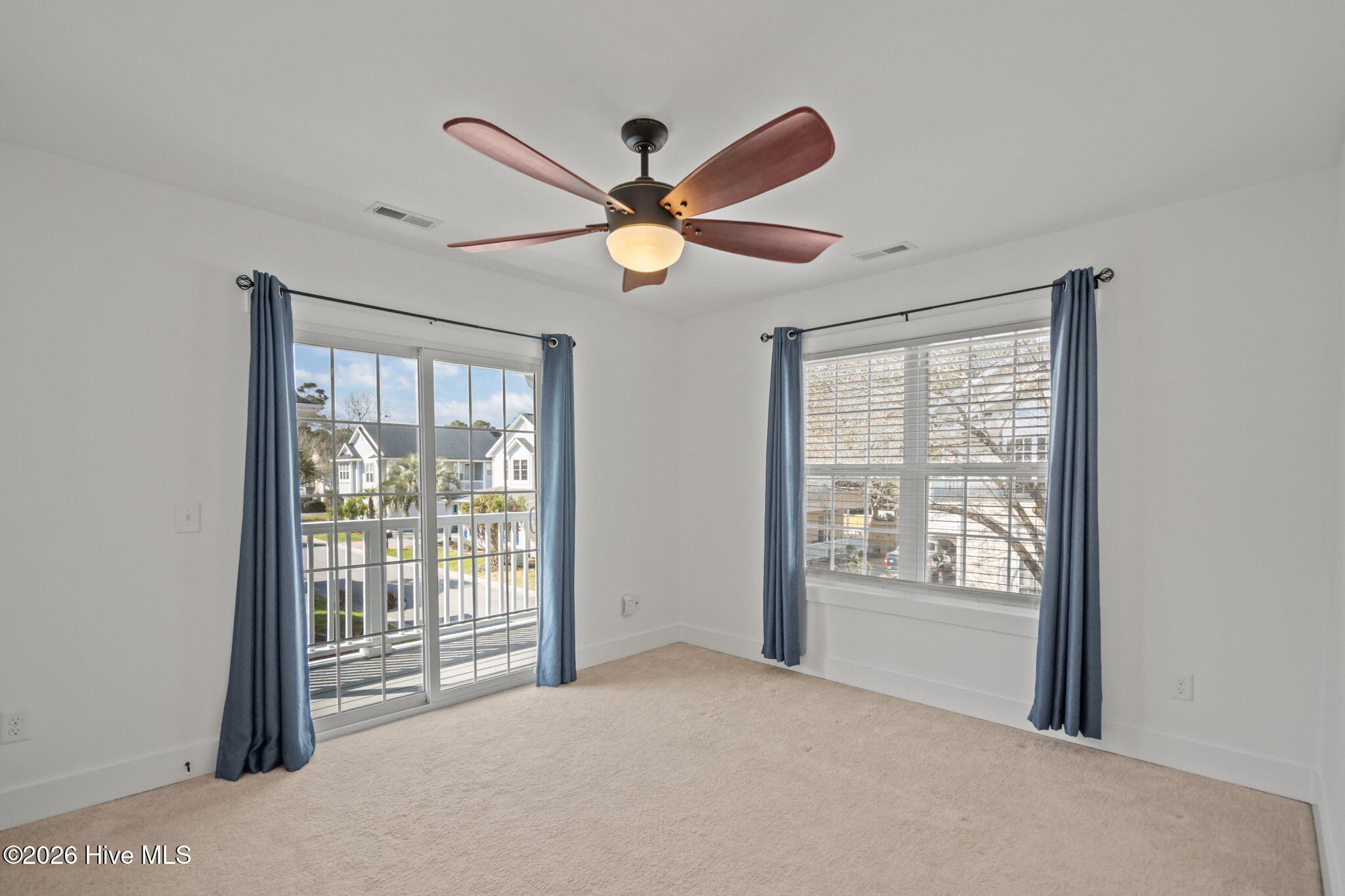 100559197 | Photo 33