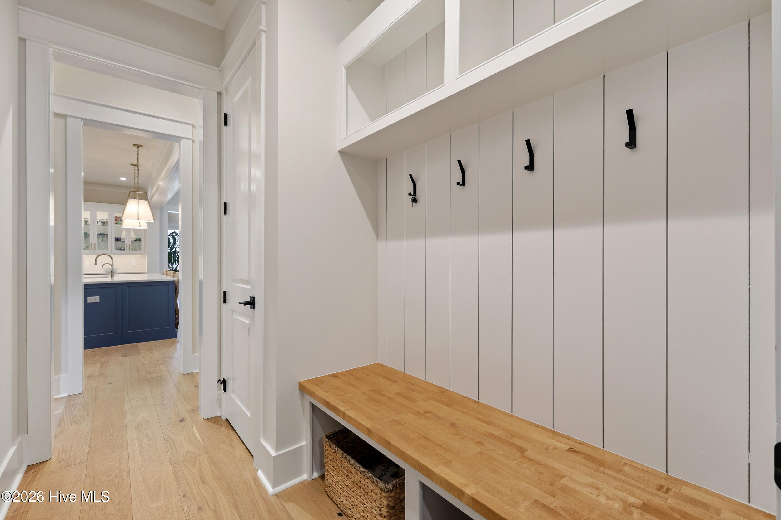 100566937 | Photo 50