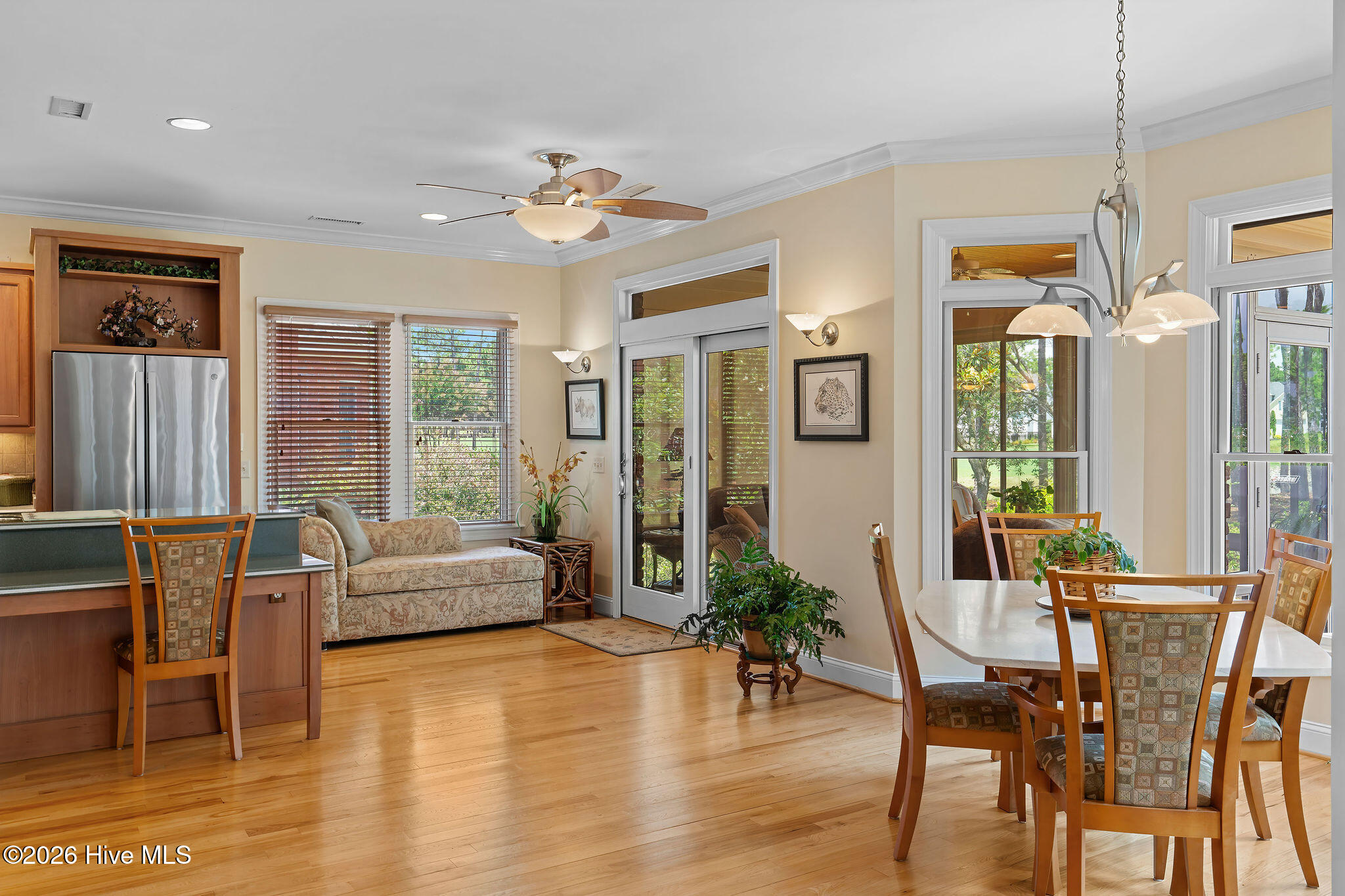 100548545 | Photo 22