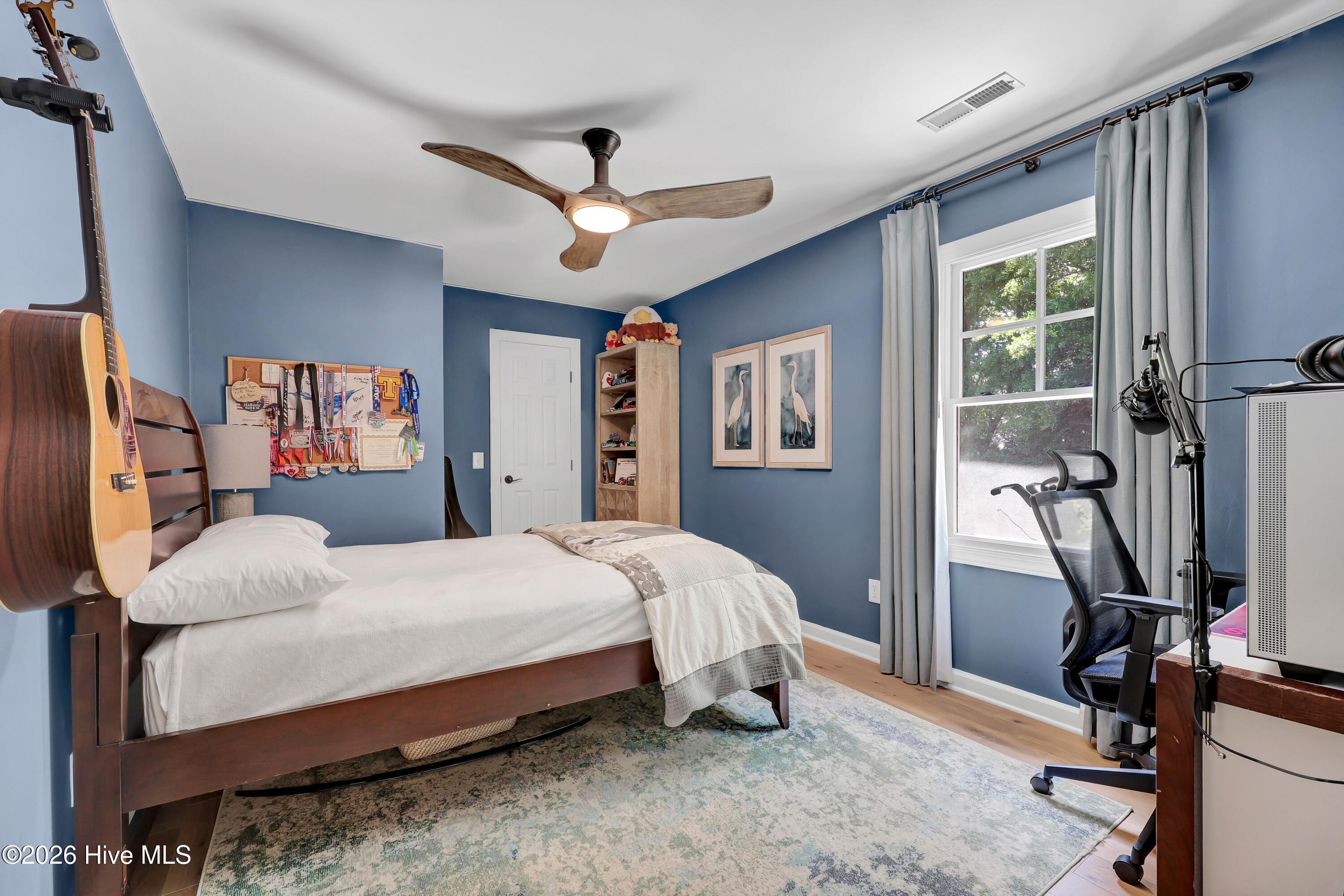 100569392 | Photo 33