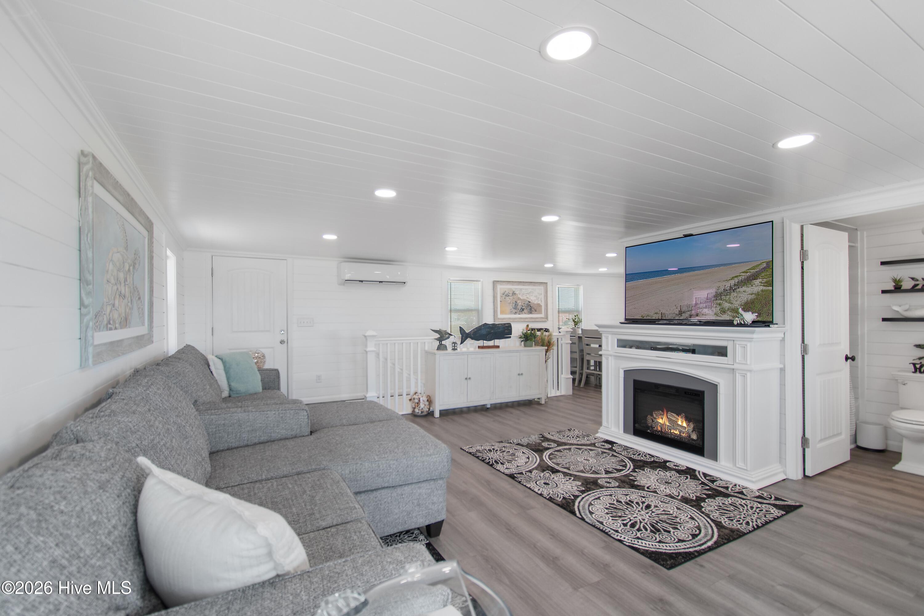 100567968 | Photo 26