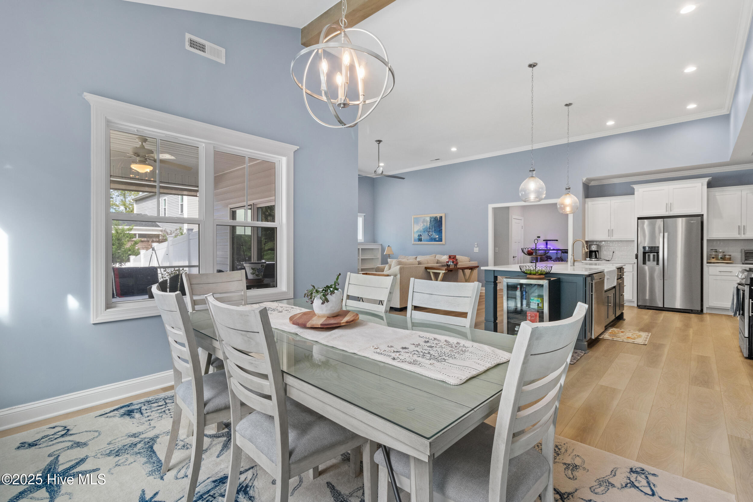 100536261 | Photo 14