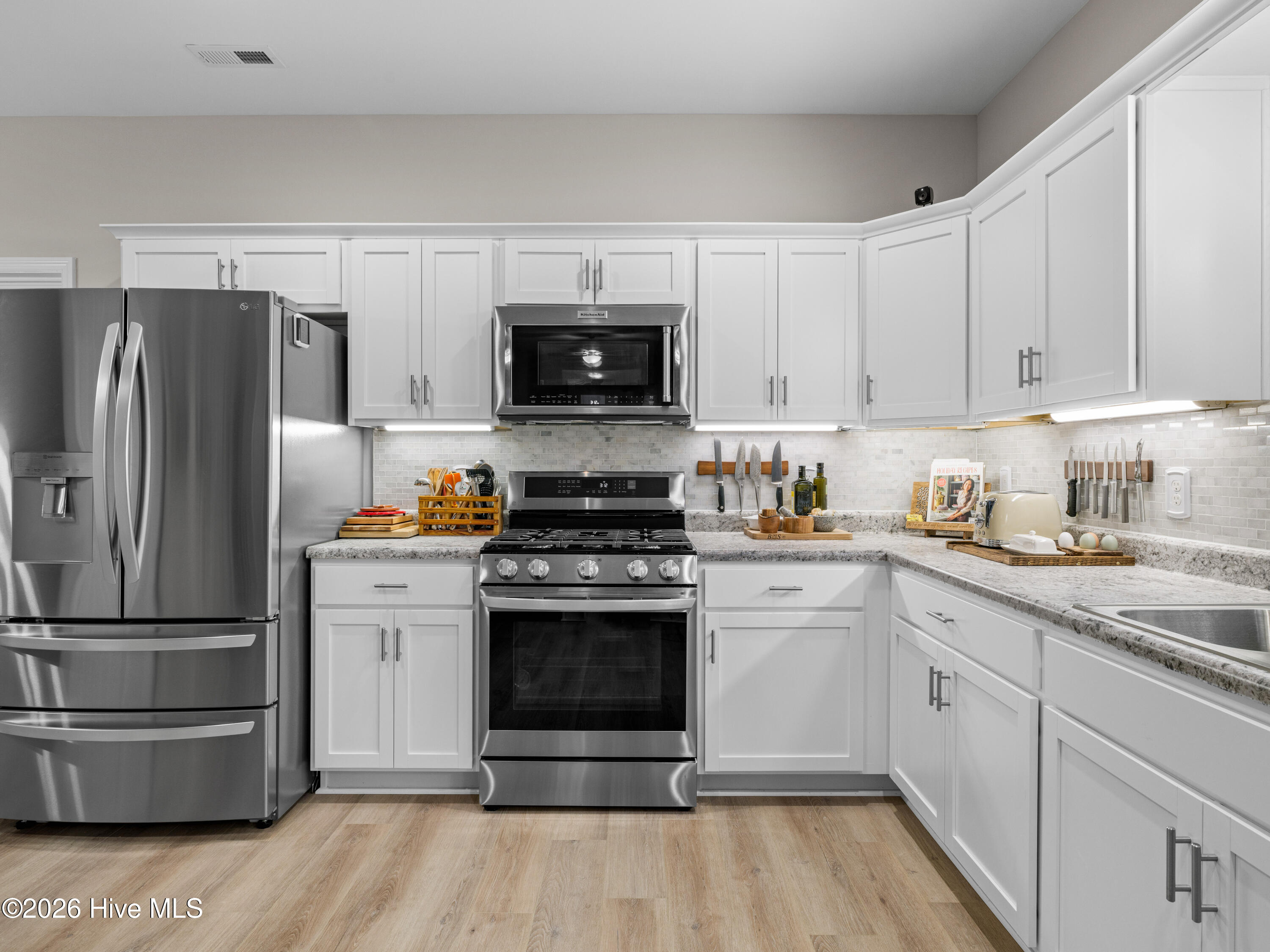 100549513 | Photo 18