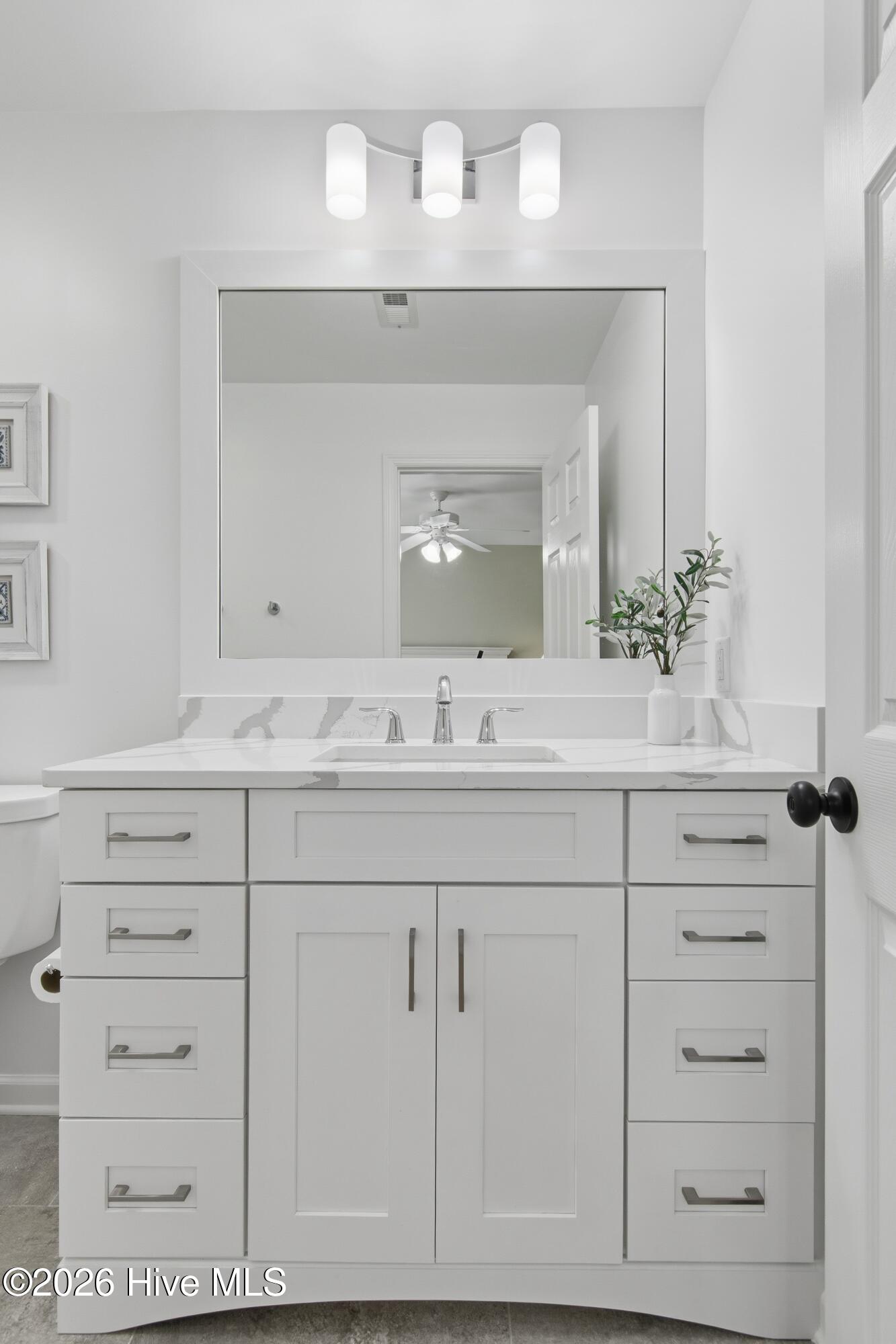 100562563 | Photo 28