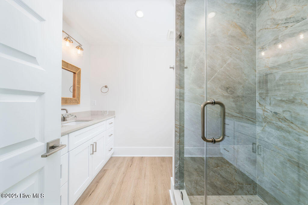 100564686 | Photo 31