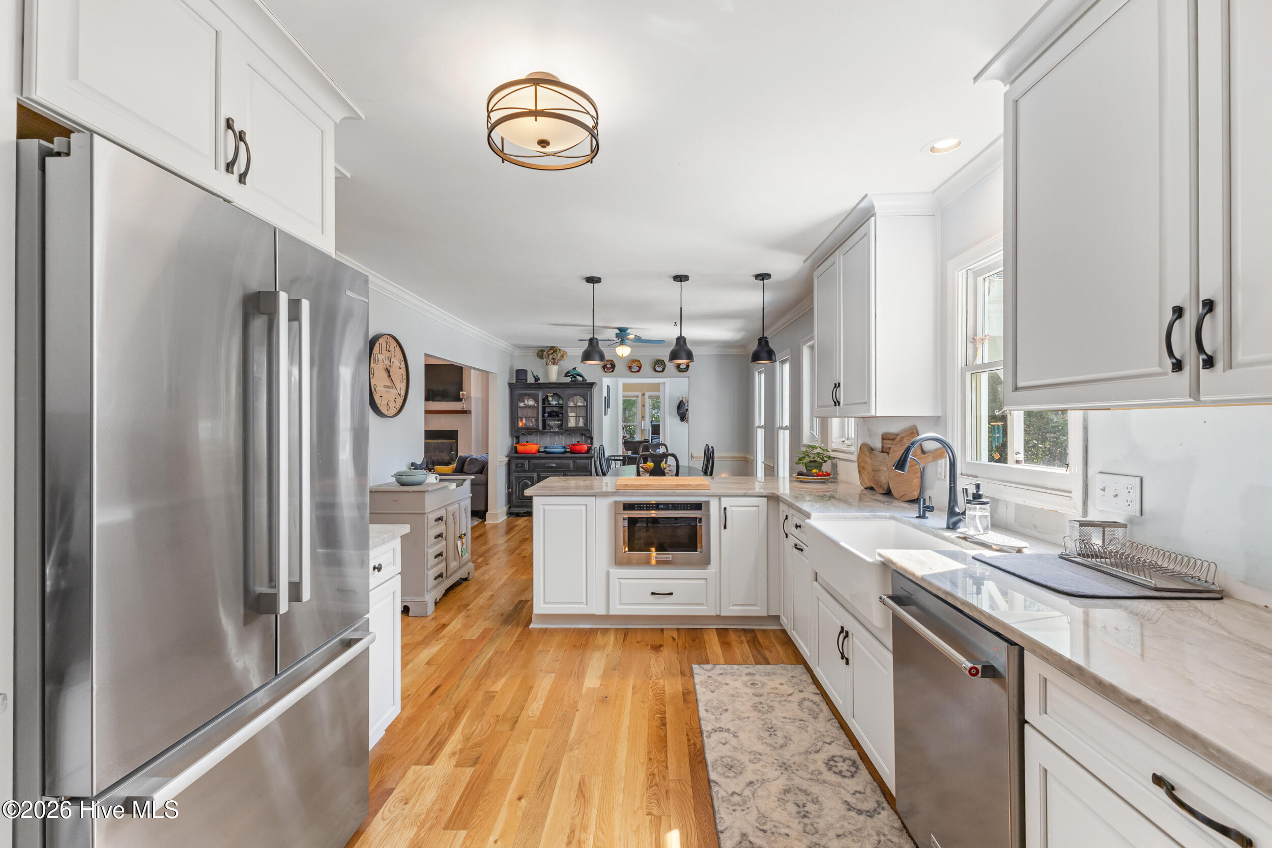 100560648 | Photo 16