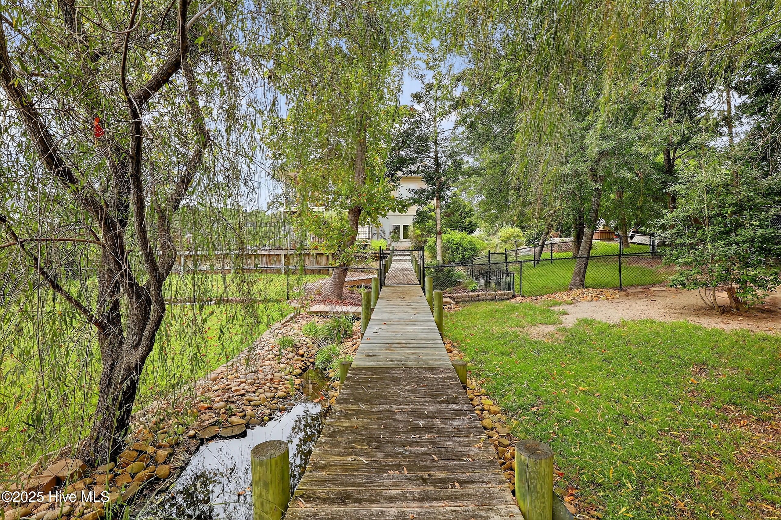 100527488 | Photo 63