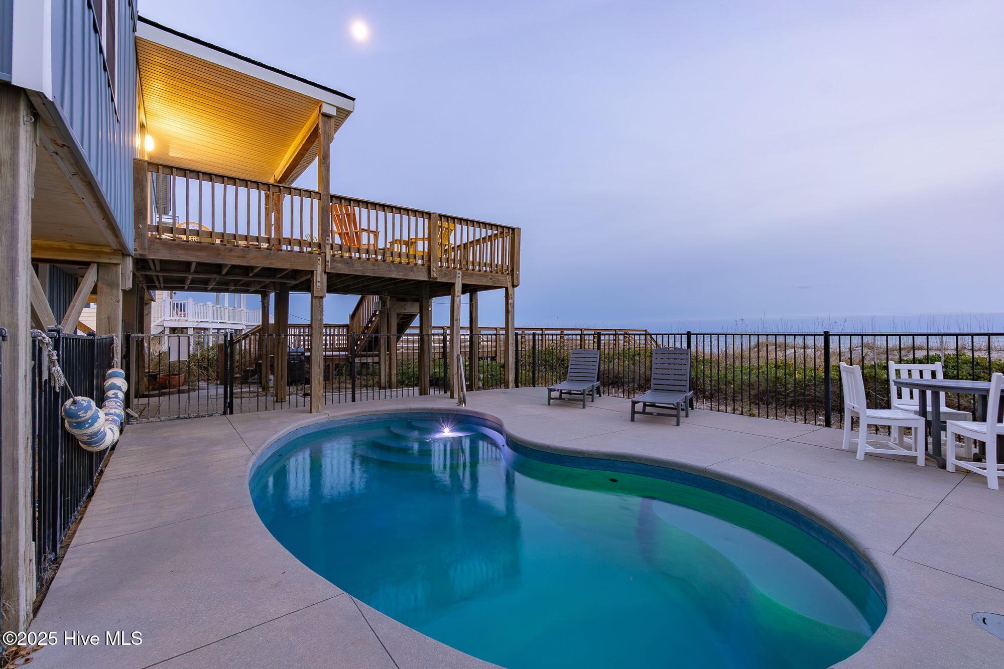 100543765 | Photo 34