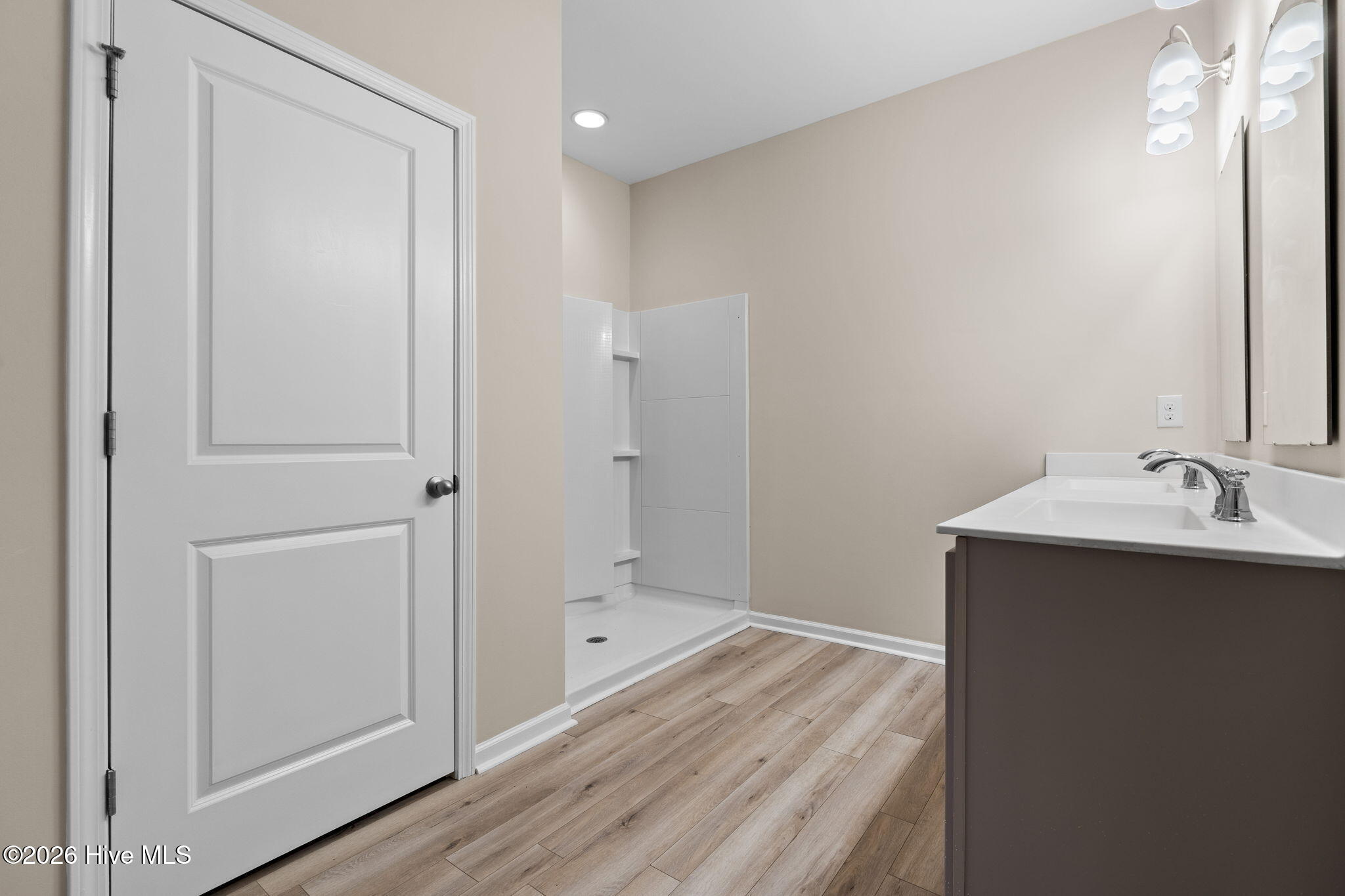 100555628 | Photo 18