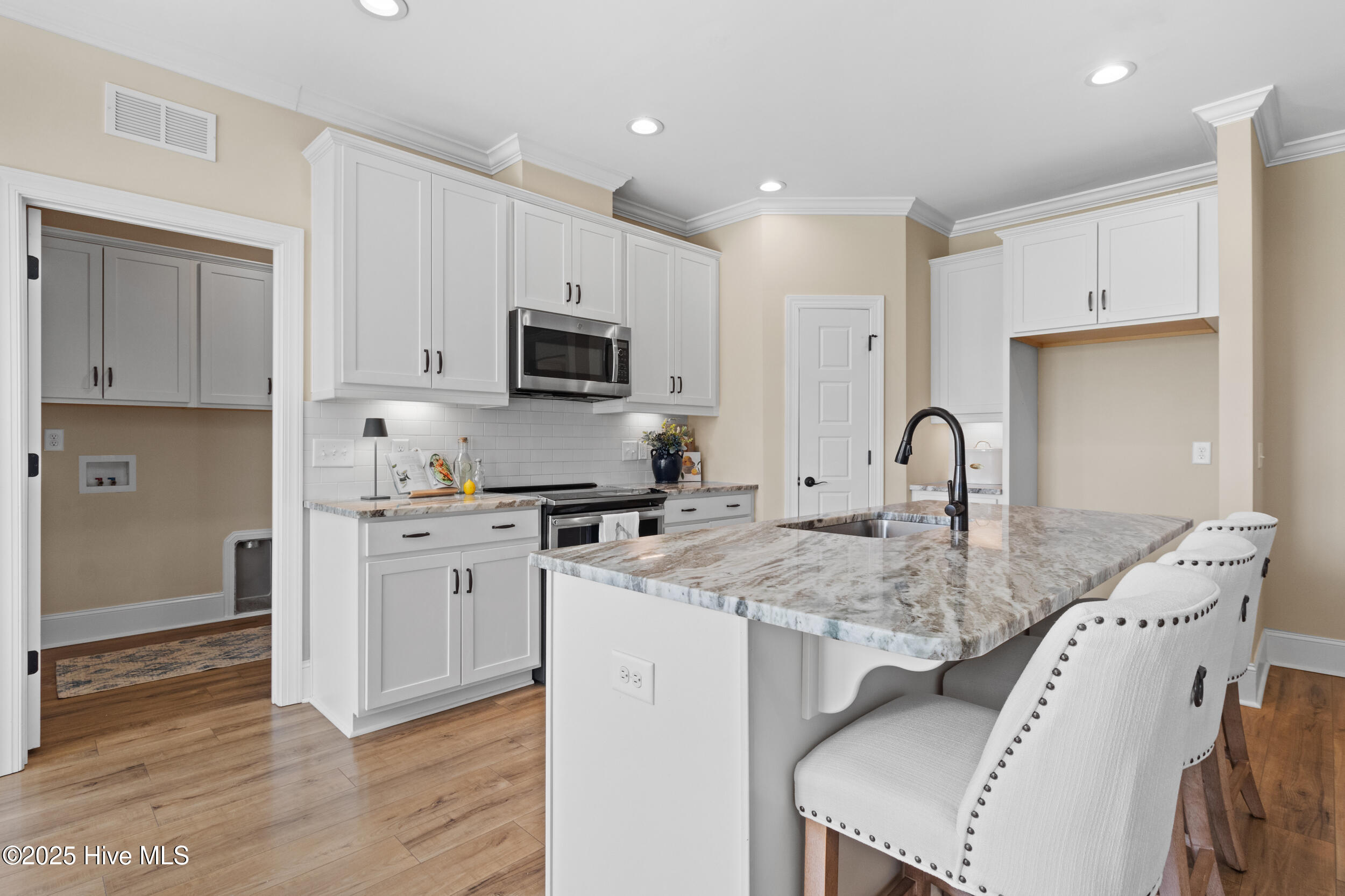 100528109 | Photo 17