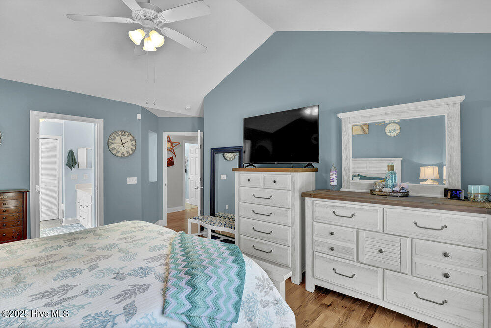 100548530 | Photo 18