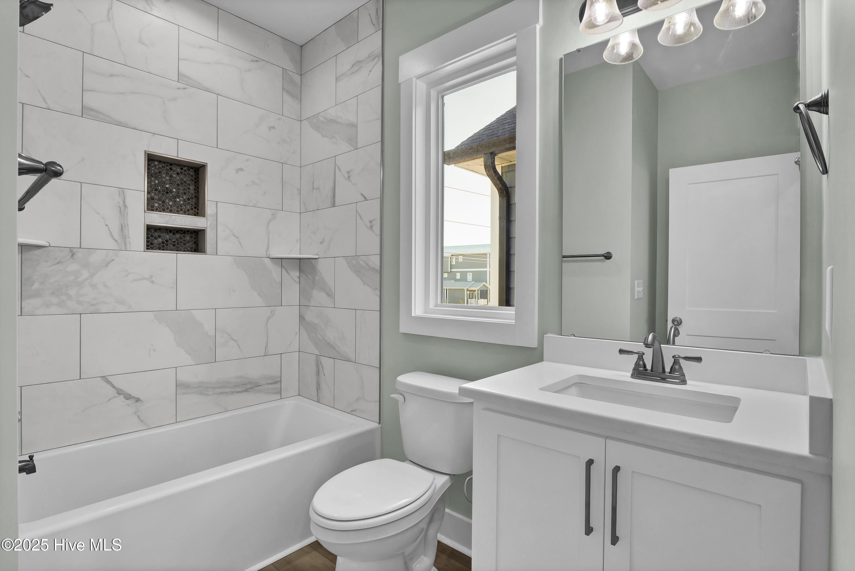 100542555 | Photo 30