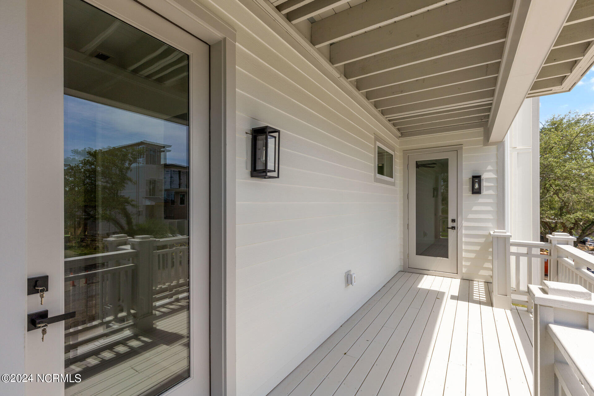 100548615 | Photo 30