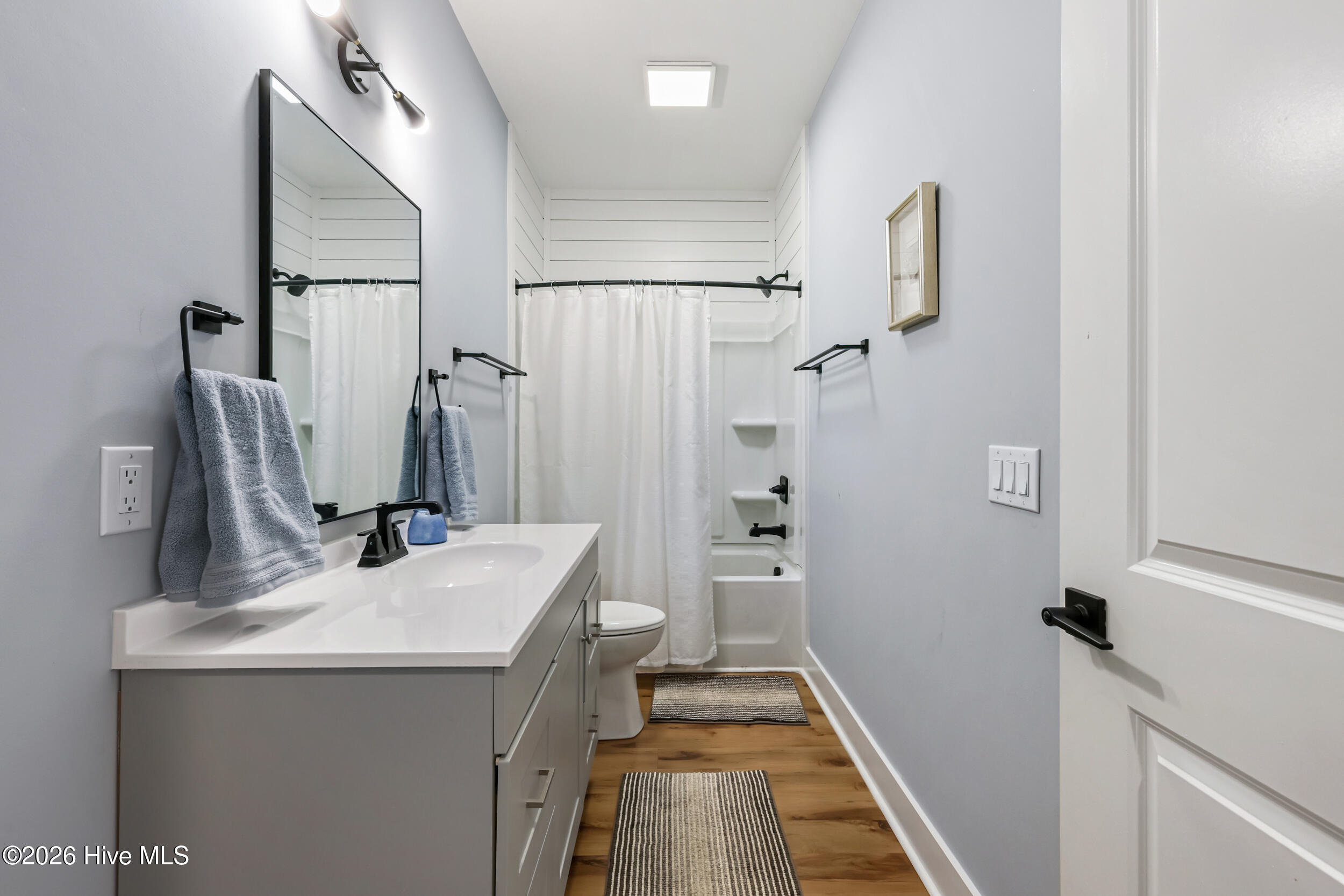 100558467 | Photo 15