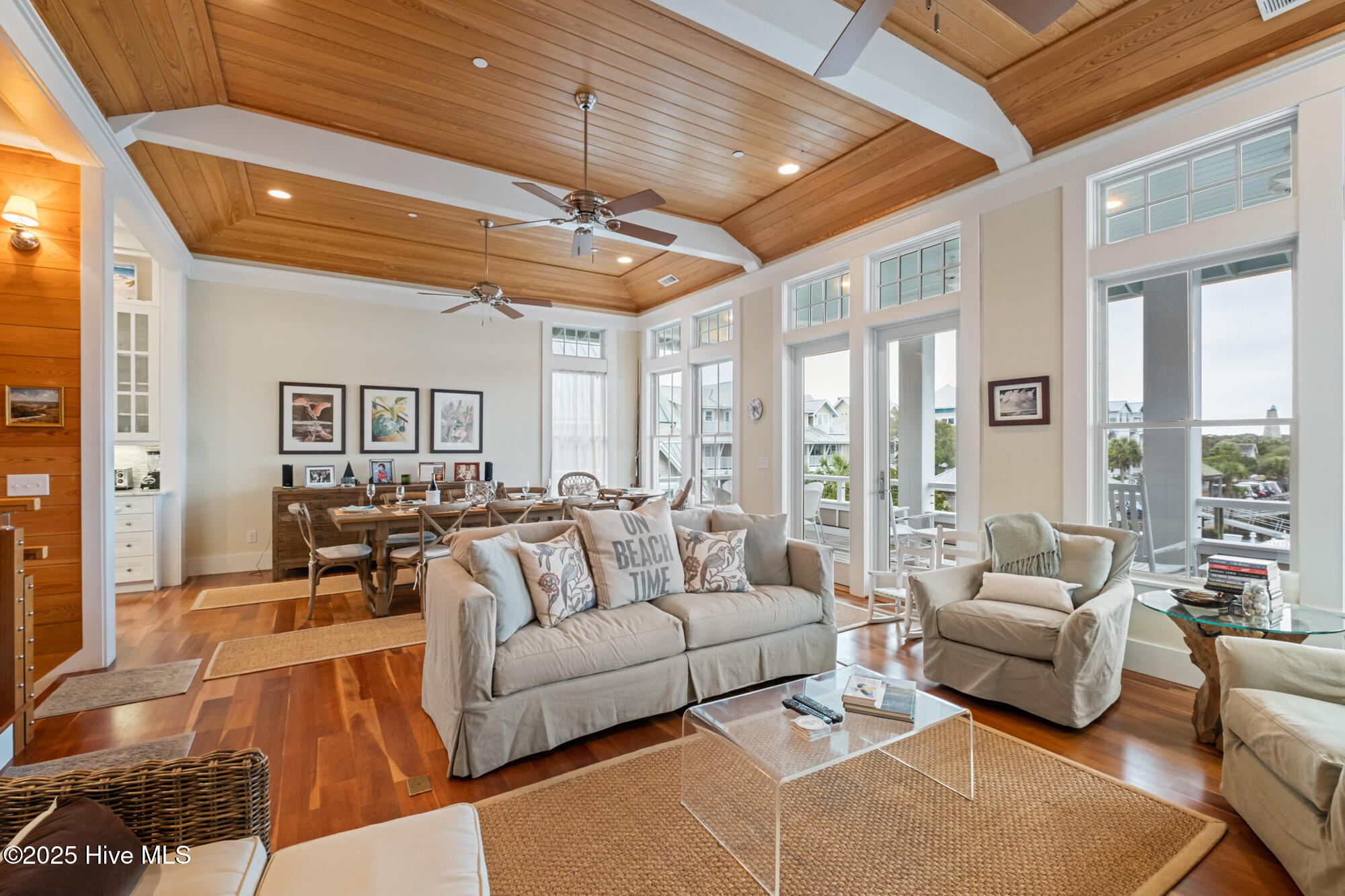 100492328 | Photo 13