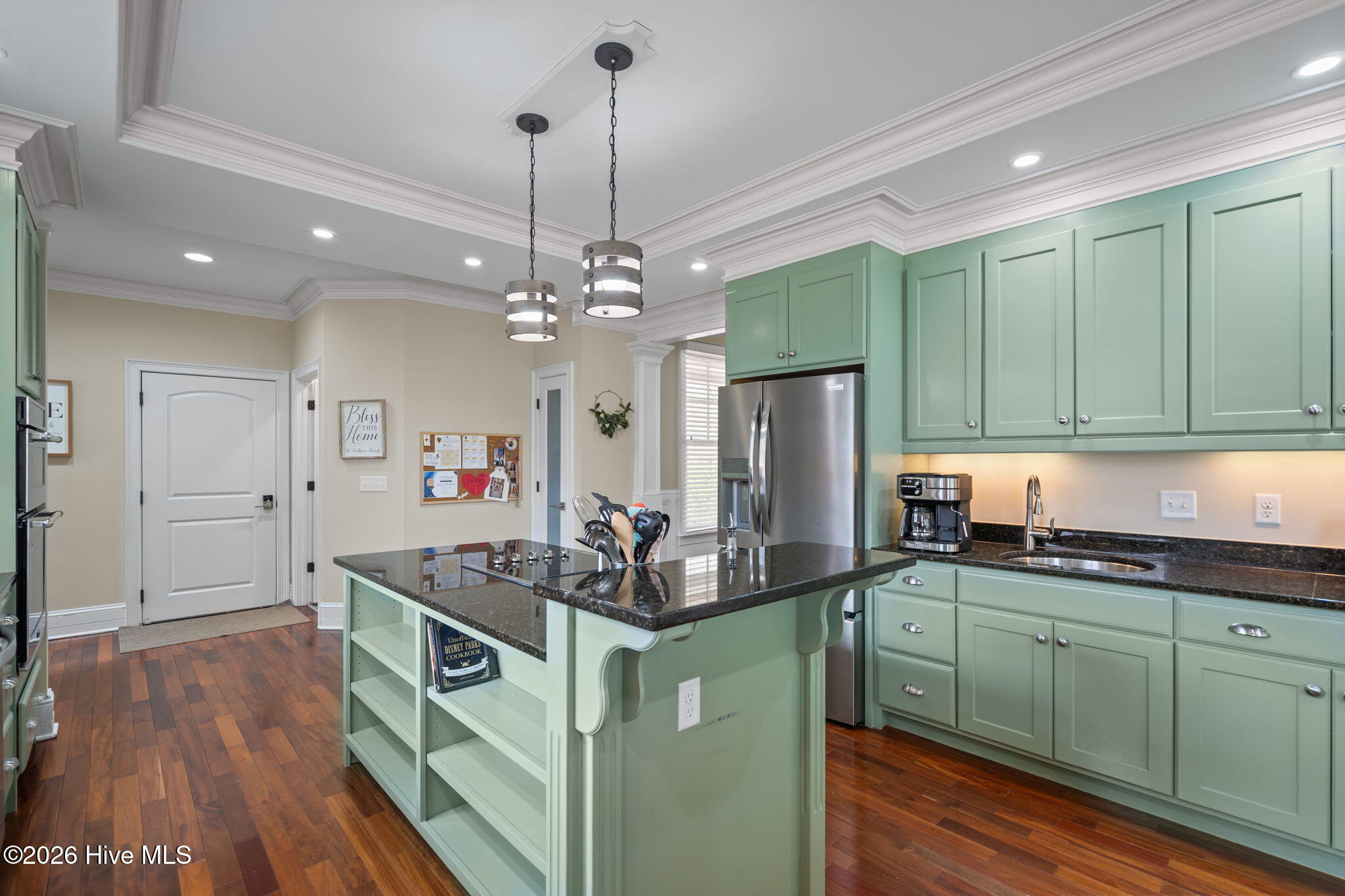 100561937 | Photo 30