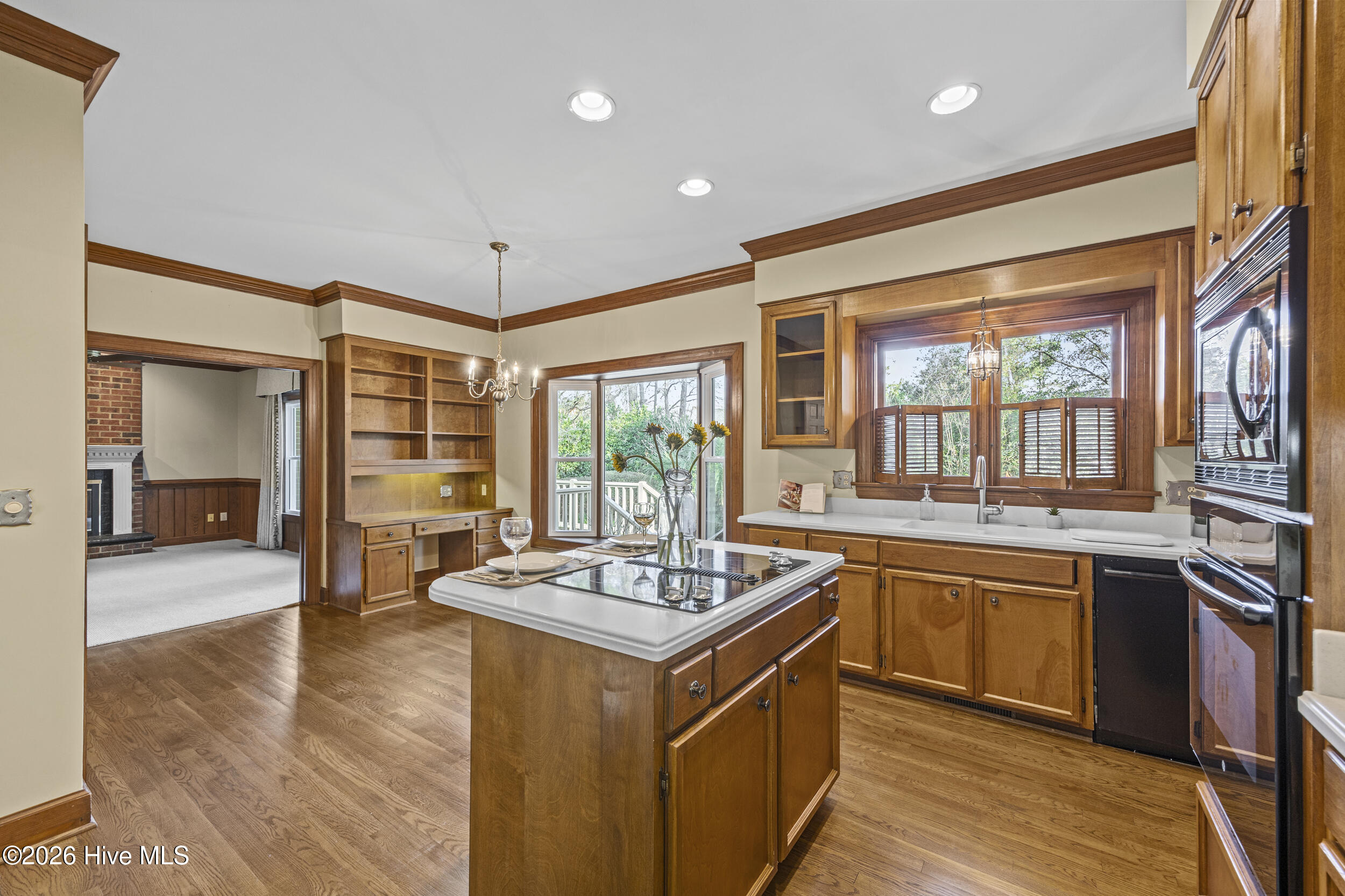 100560704 | Photo 24