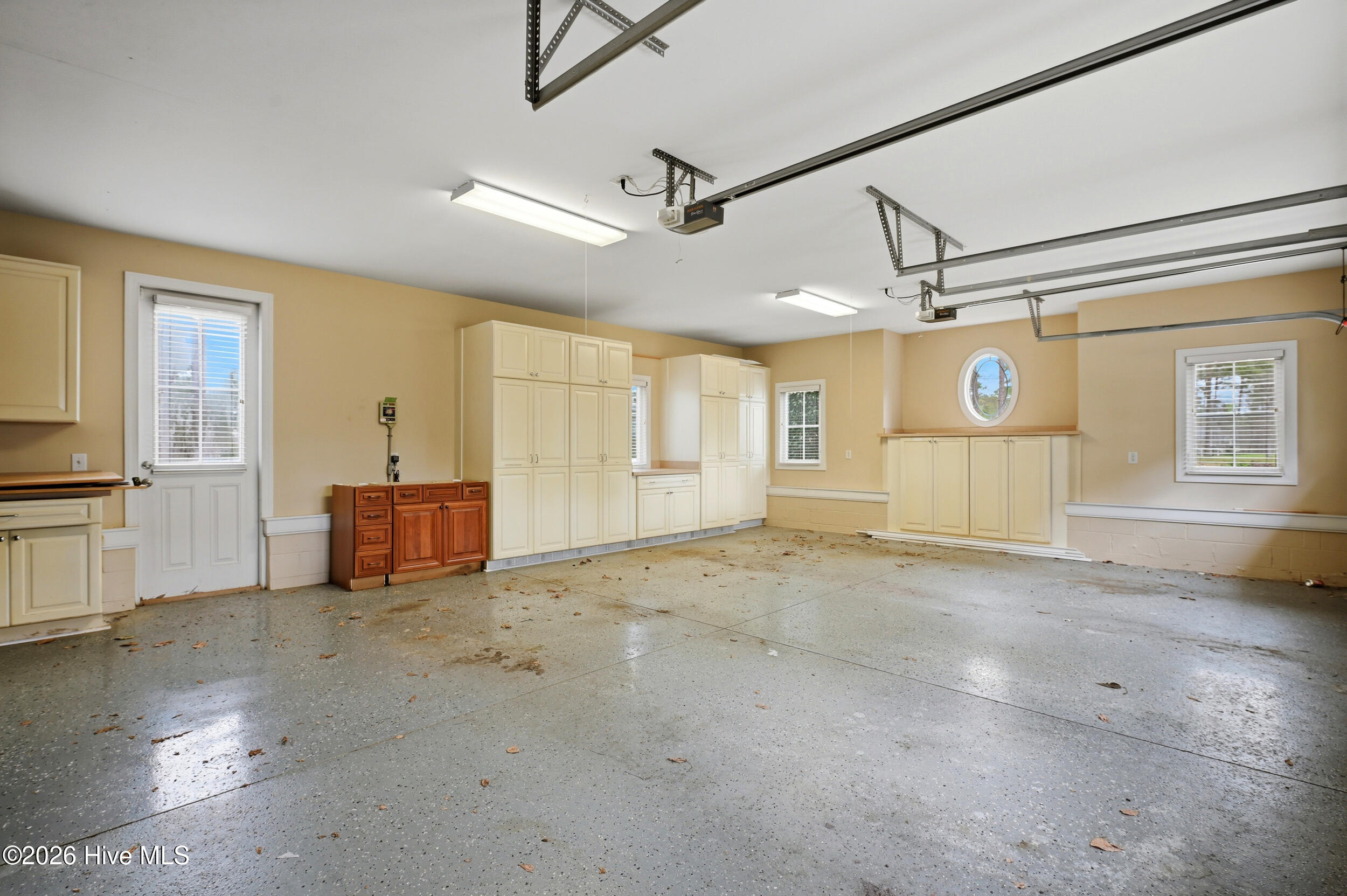 100566380 | Photo 43