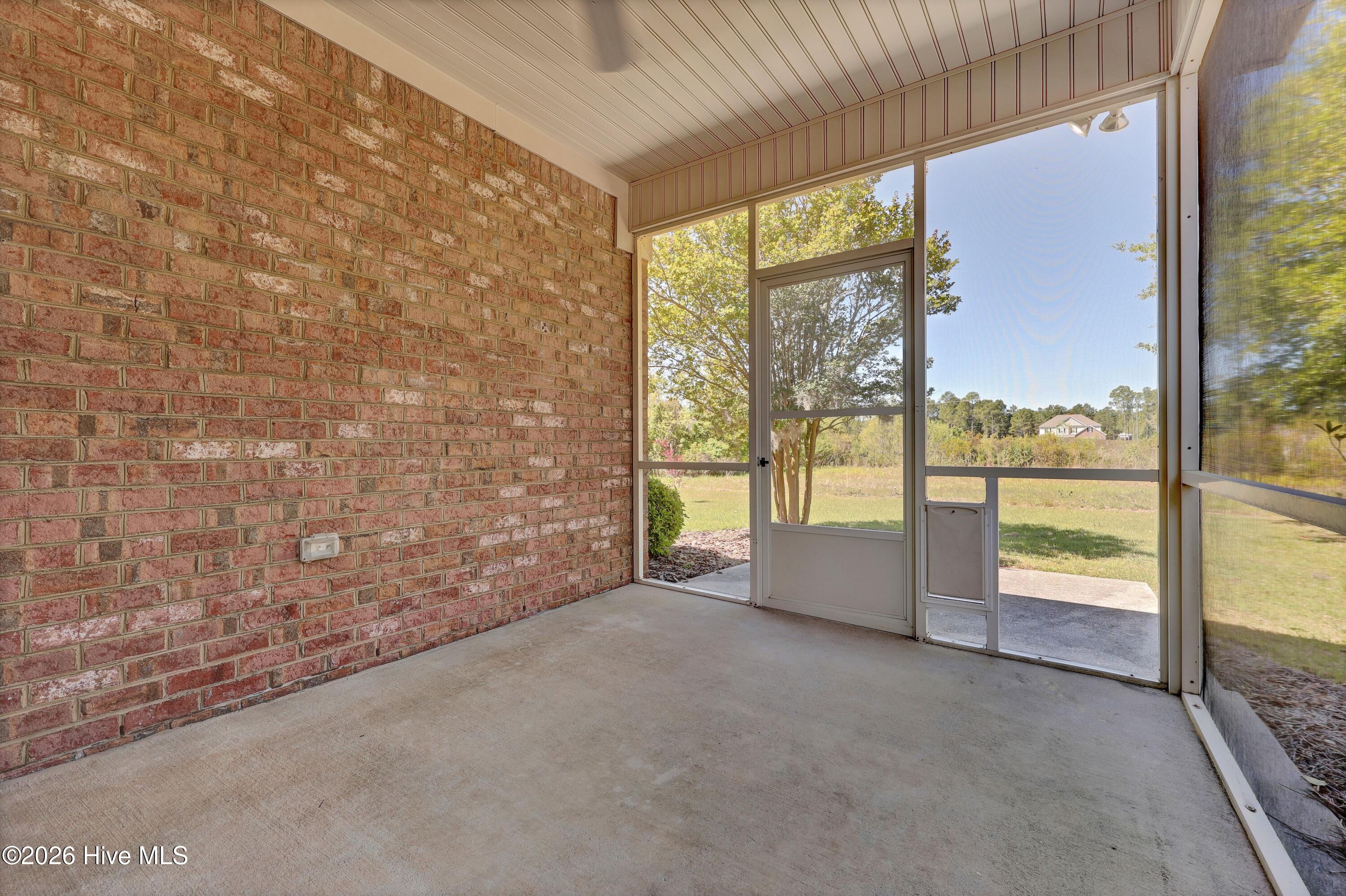 100567268 | Photo 44