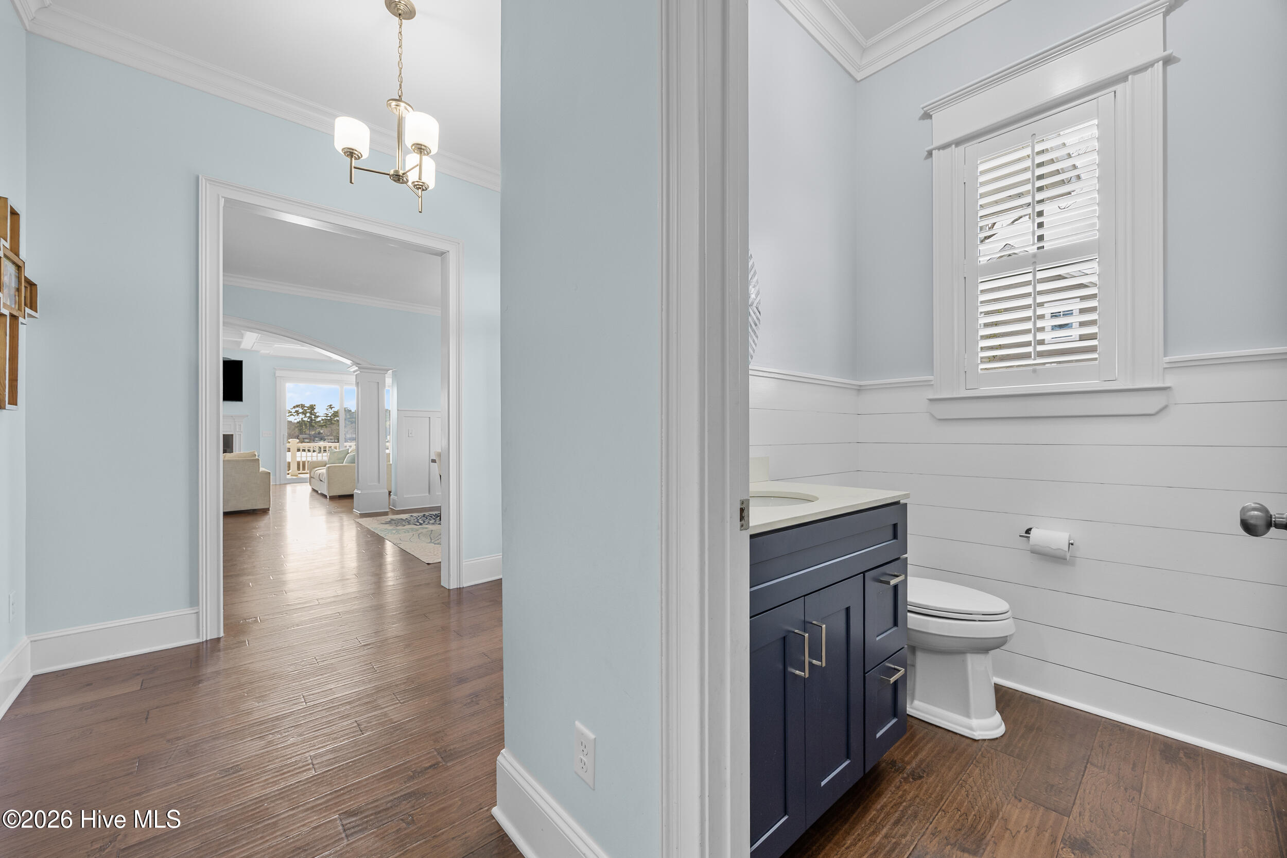 100549374 | Photo 21