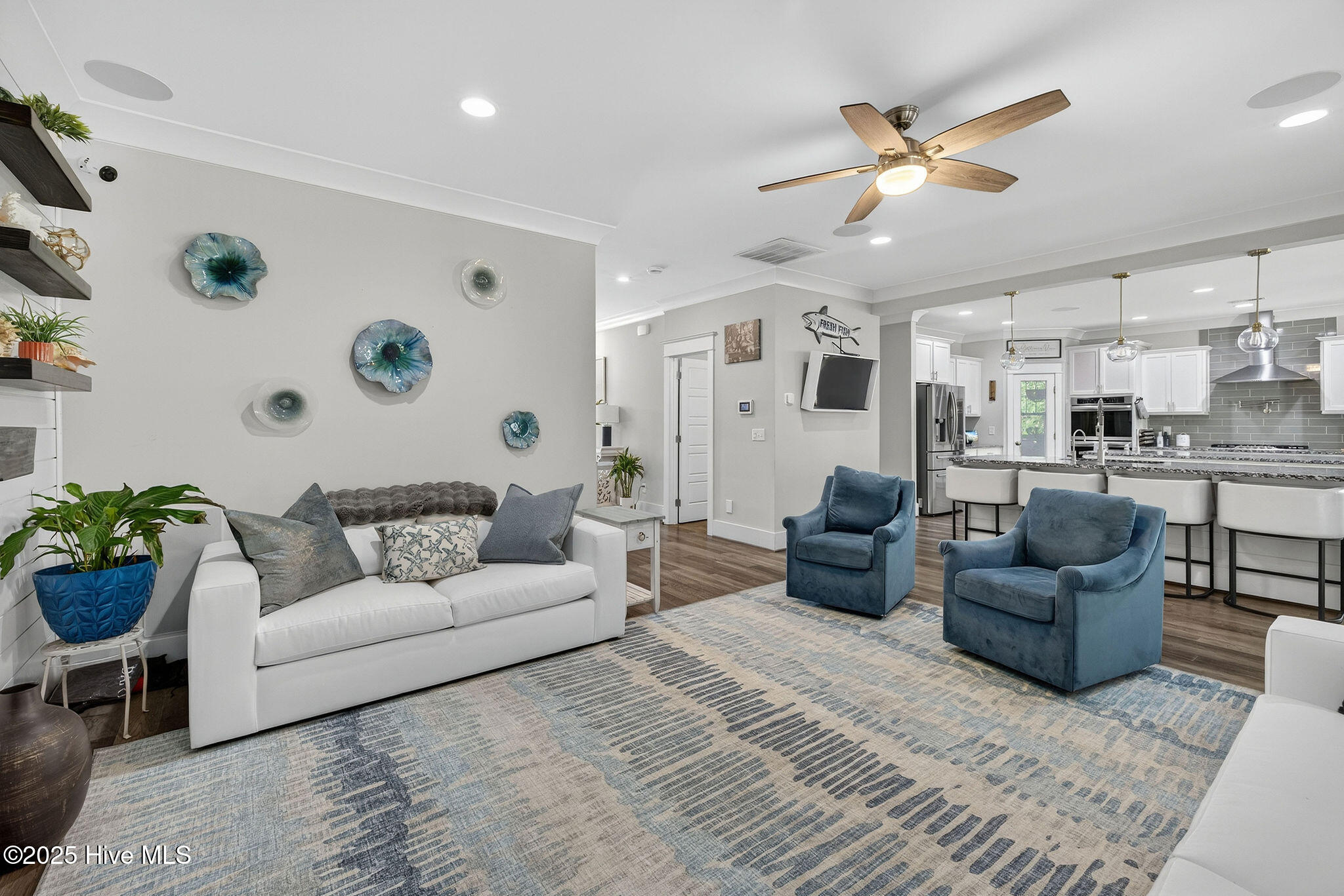 100540063 | Photo 13