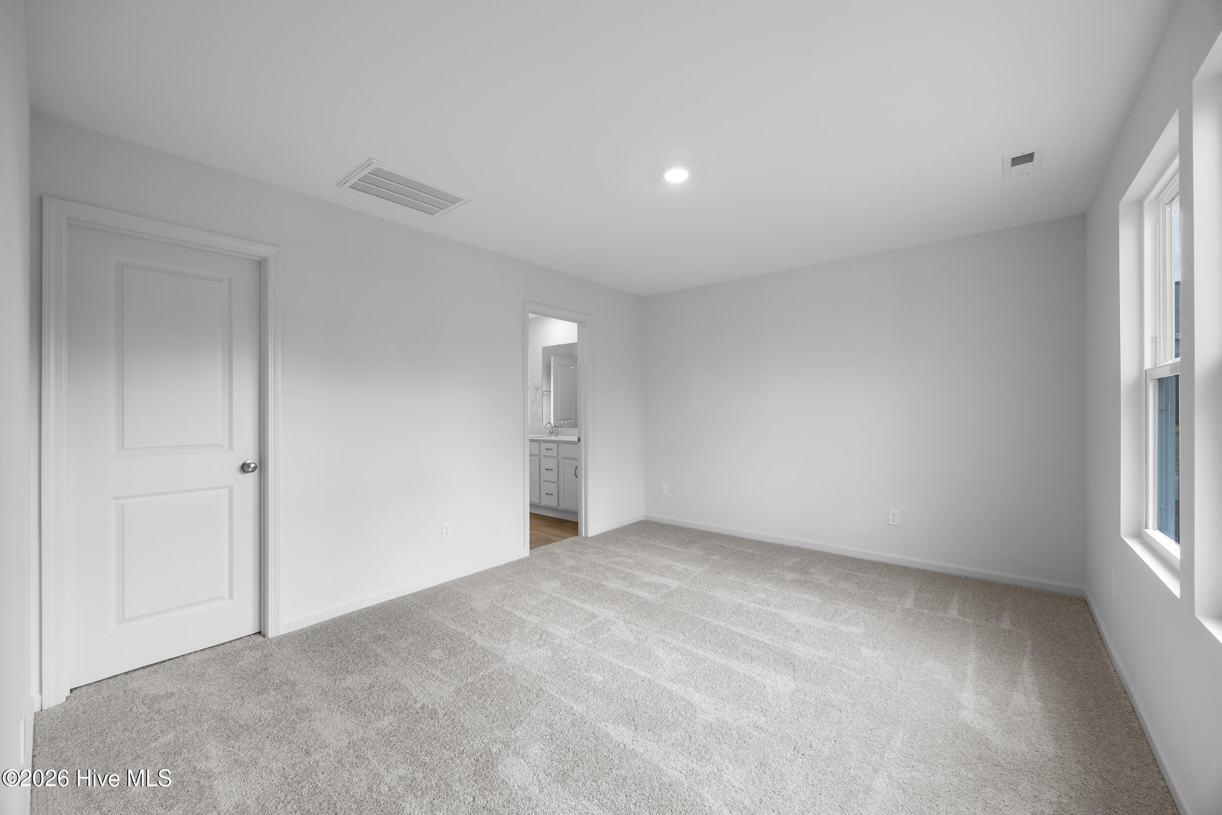 100546922 | Photo 15