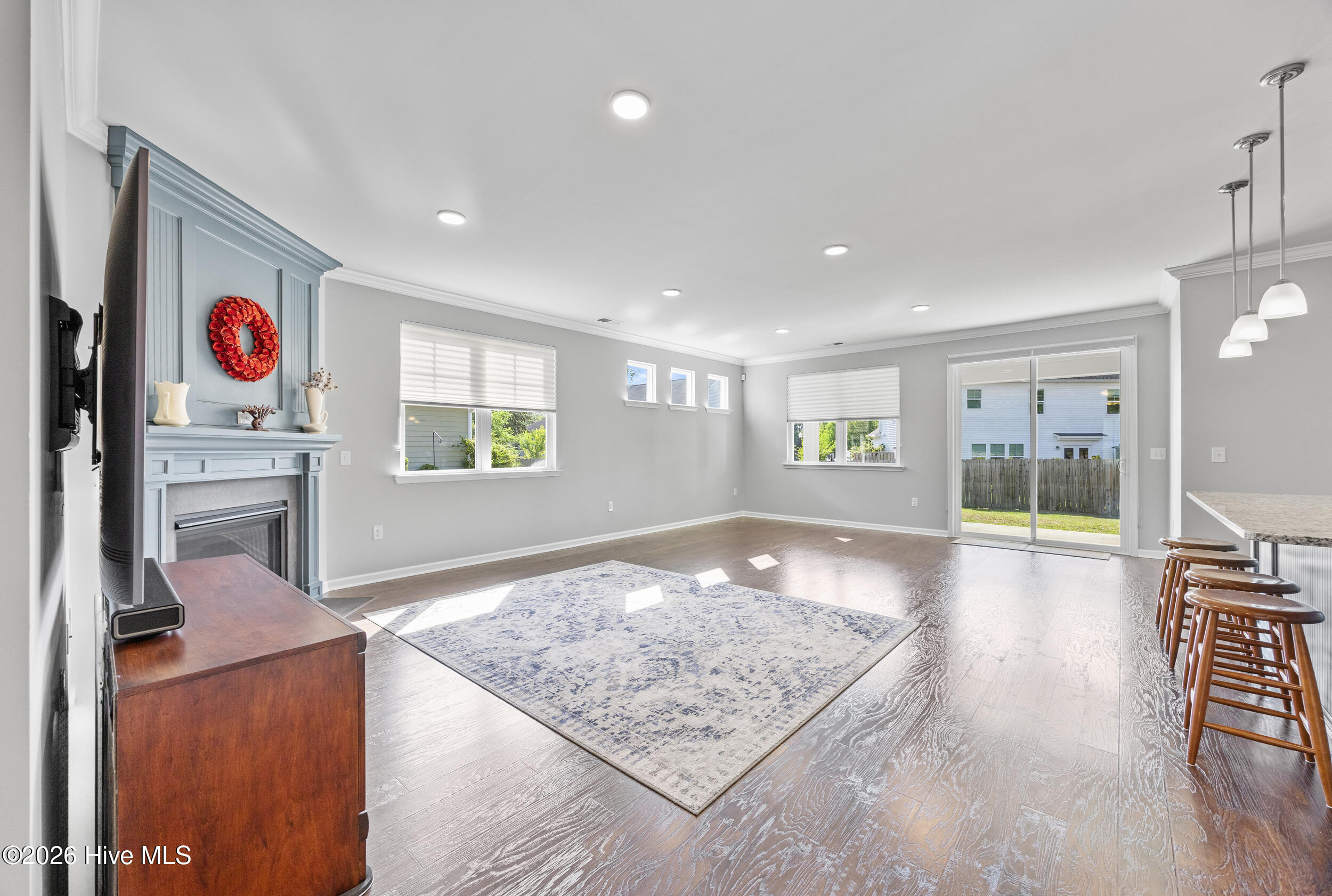 100570393 | Photo 10