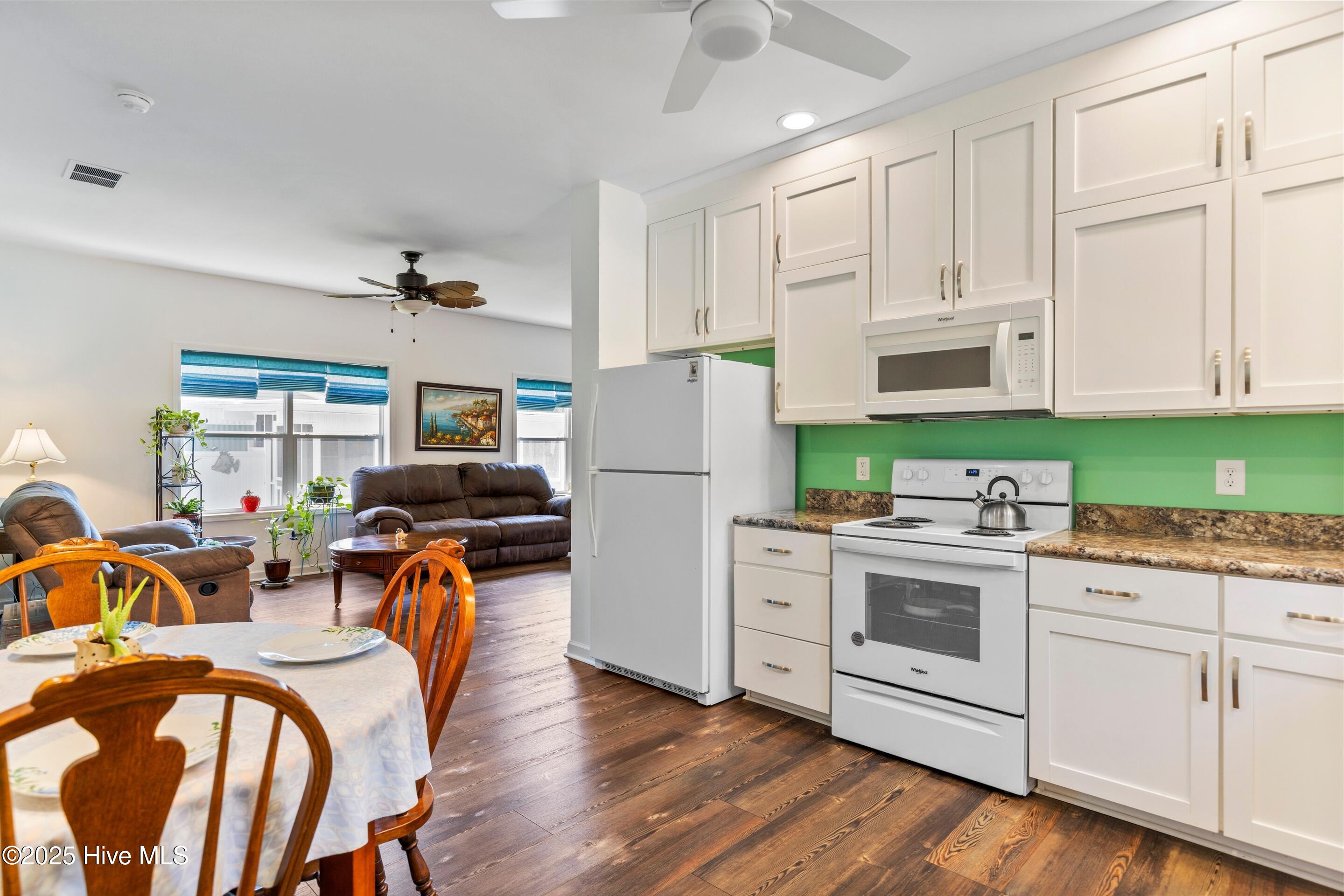 100531794 | Photo 18