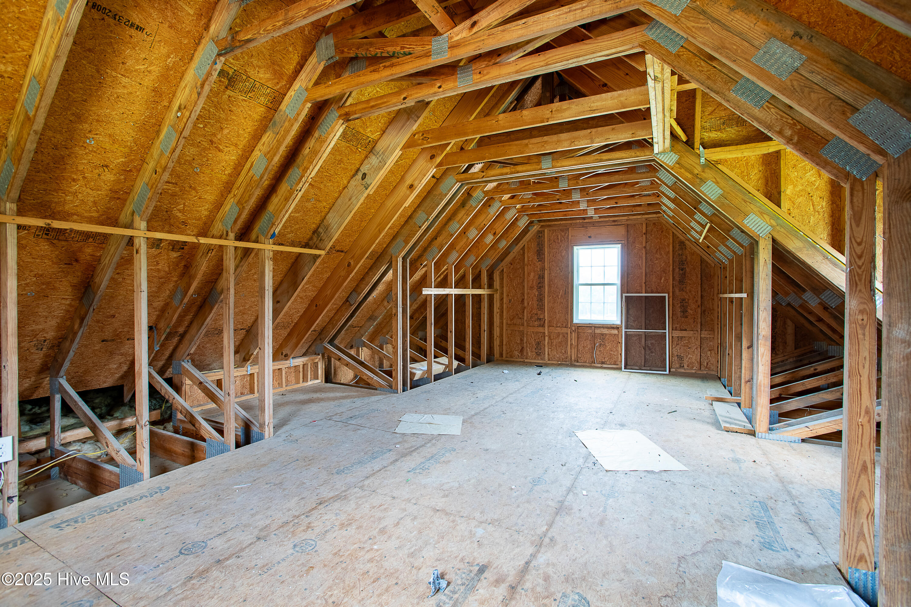 100540143 | Photo 34