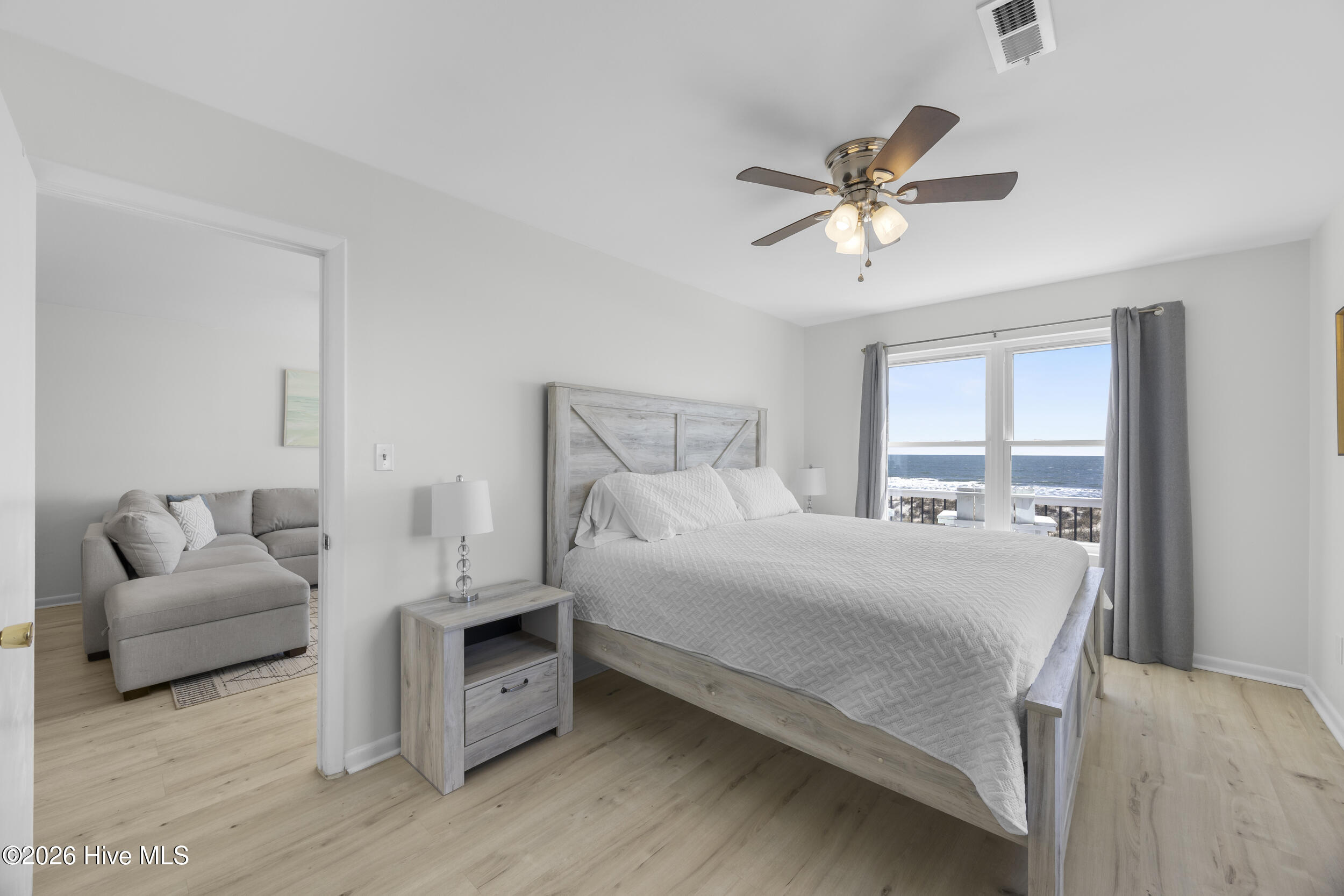 100561648 | Photo 28