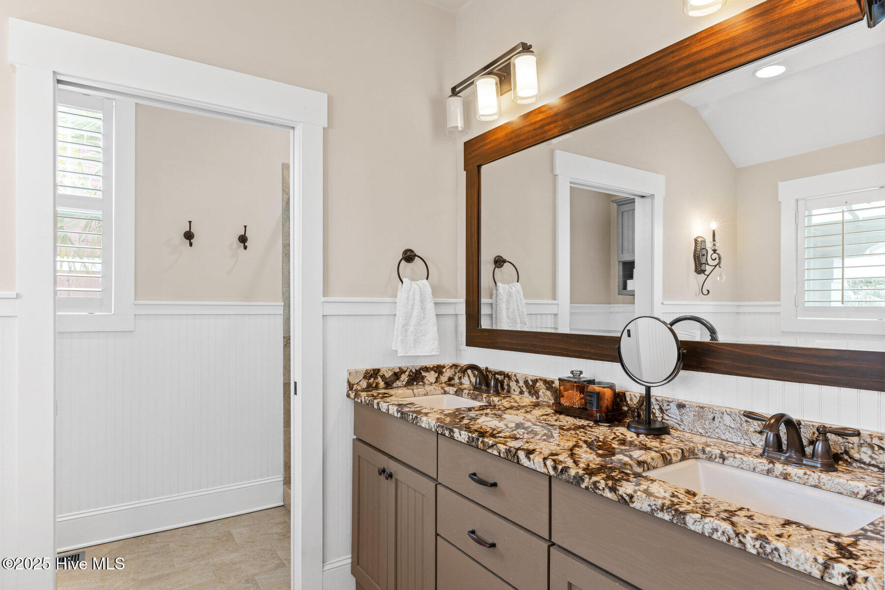 100544717 | Photo 26