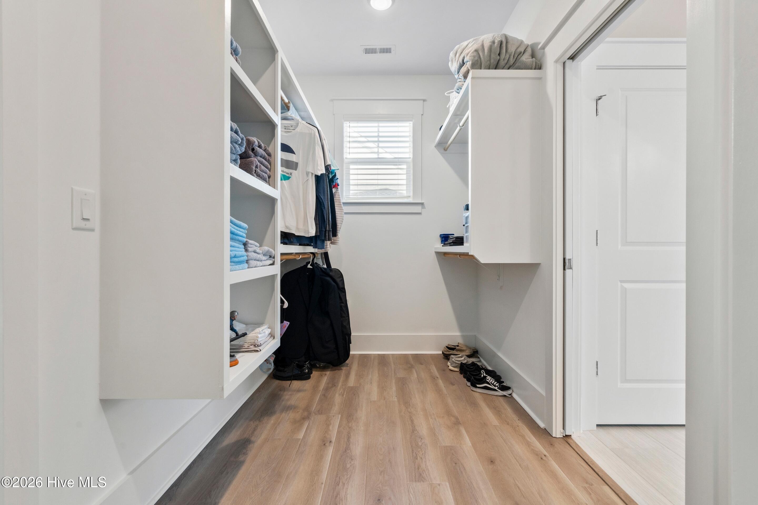 100549820 | Photo 19