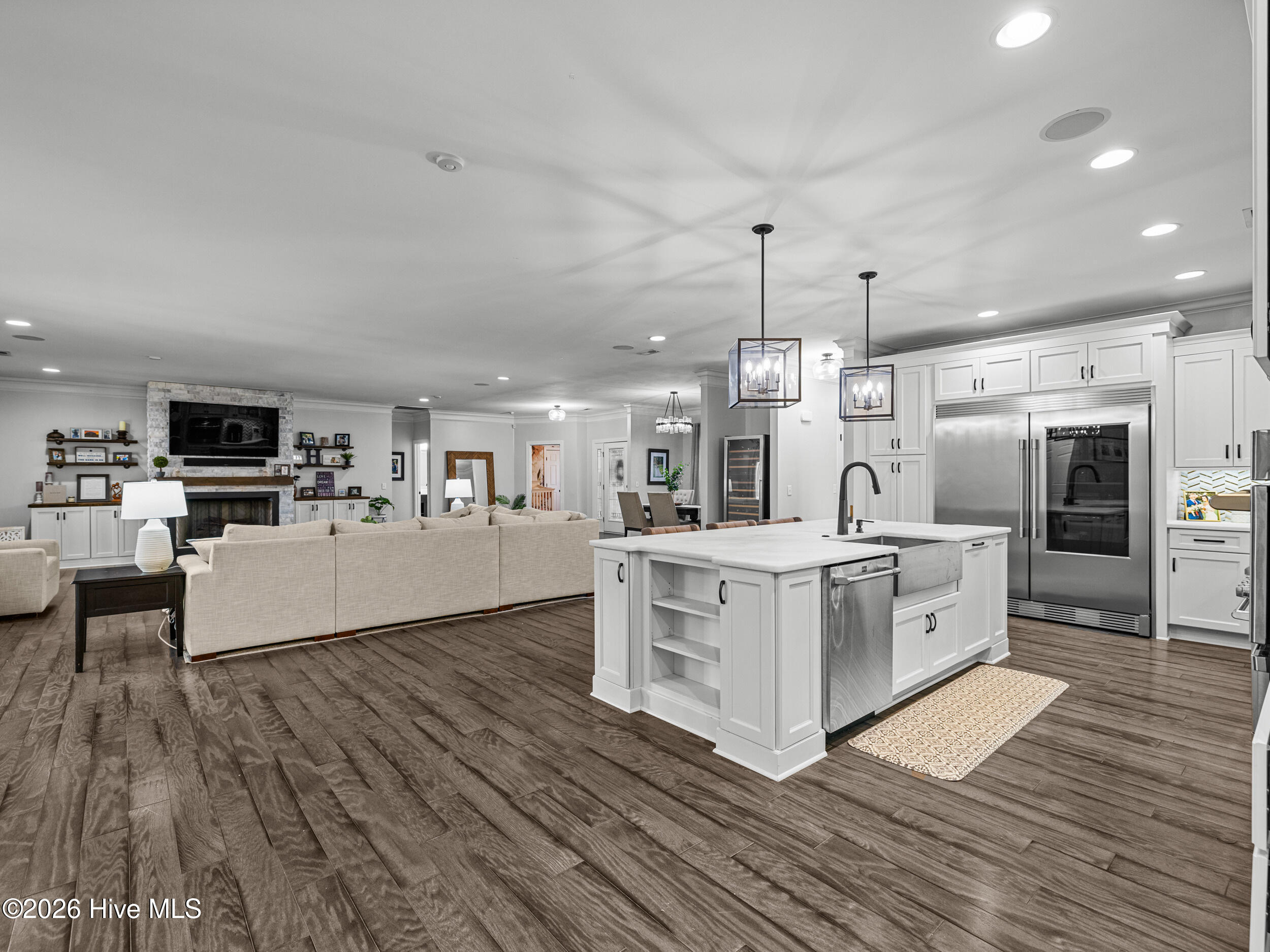 100557590 | Photo 33