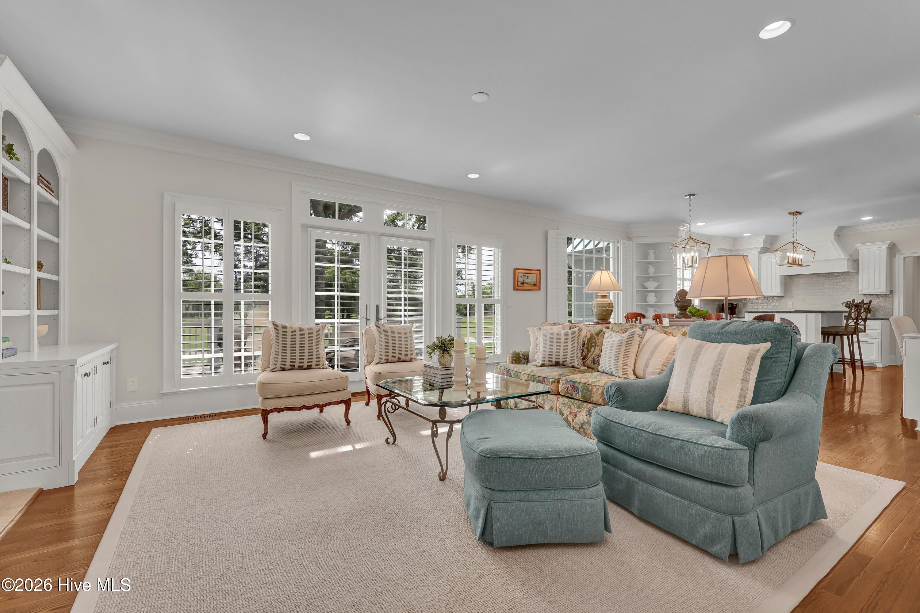 100569370 | Photo 14