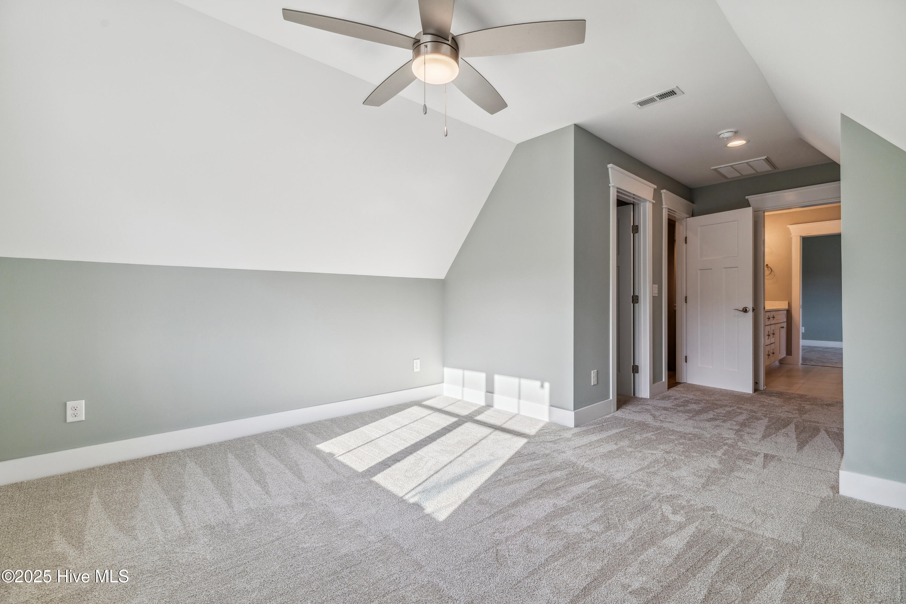 100546665 | Photo 53