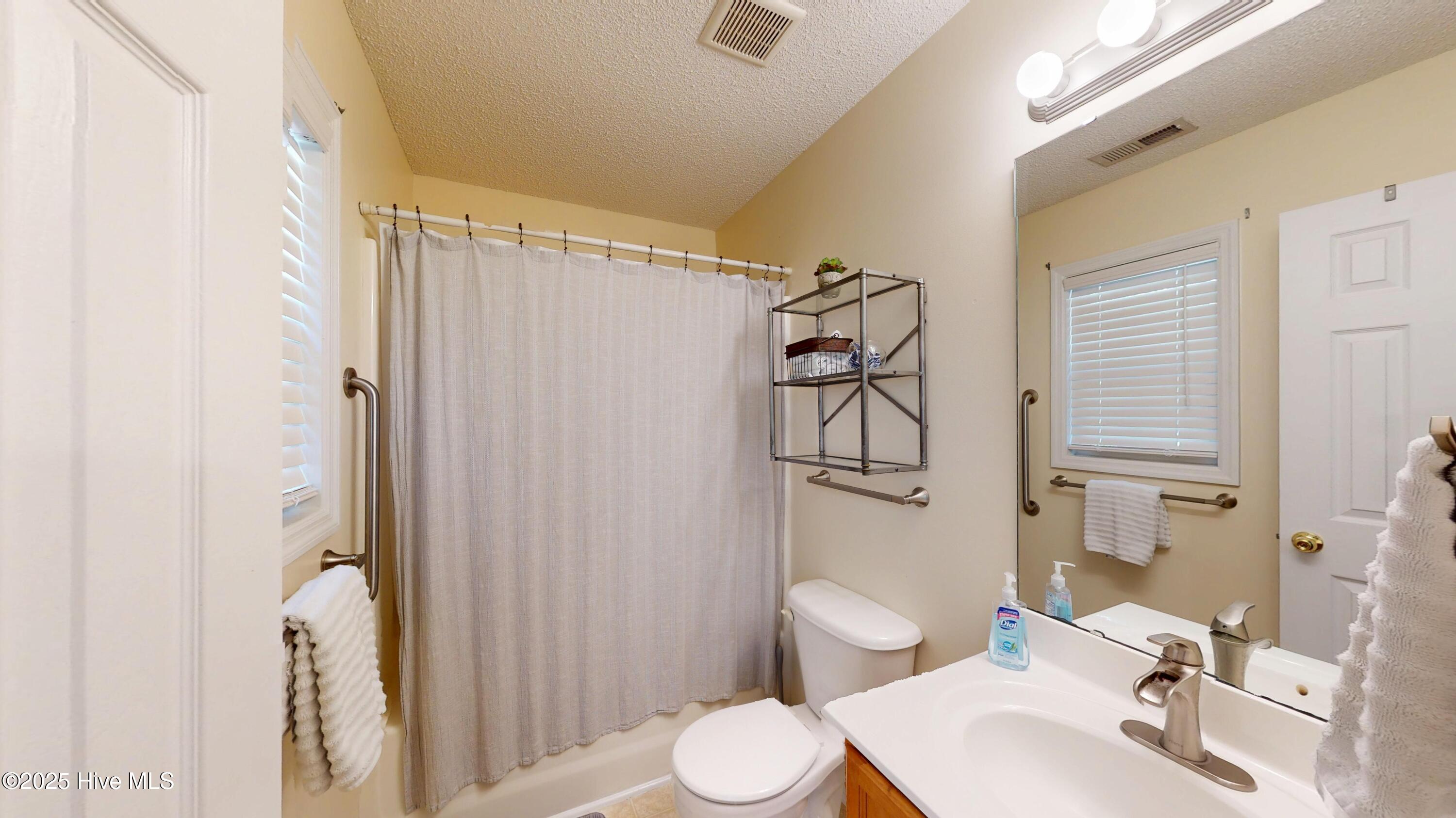 100560528 | Photo 16