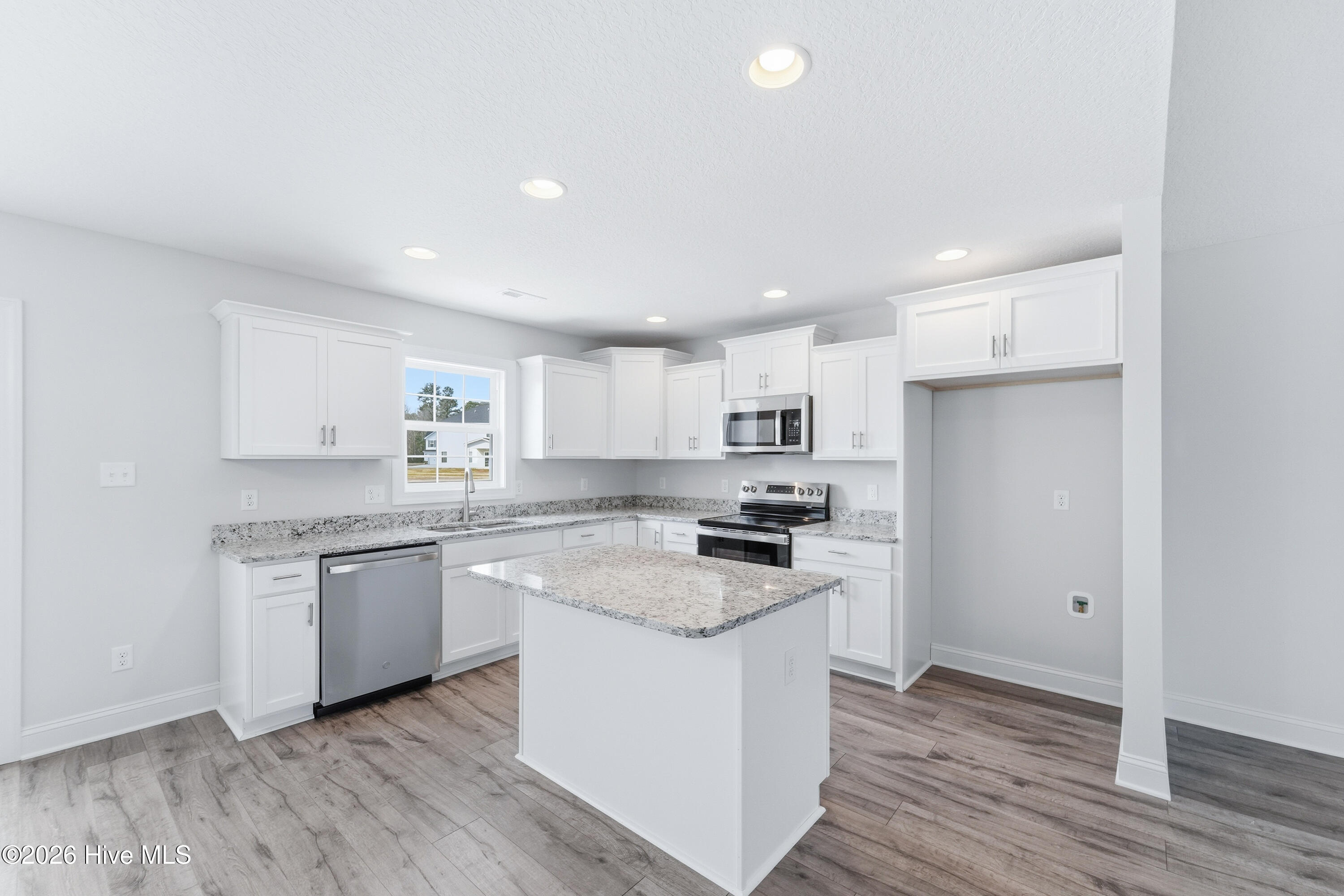 100530676 | Photo 12