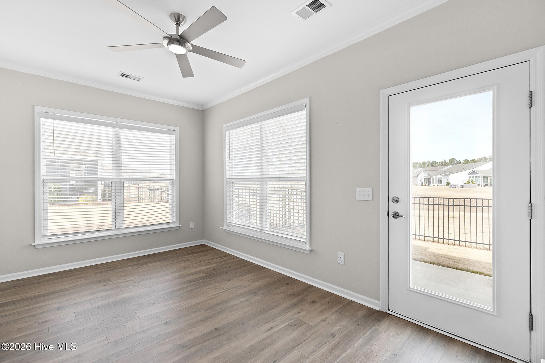 100554927 | Photo 18