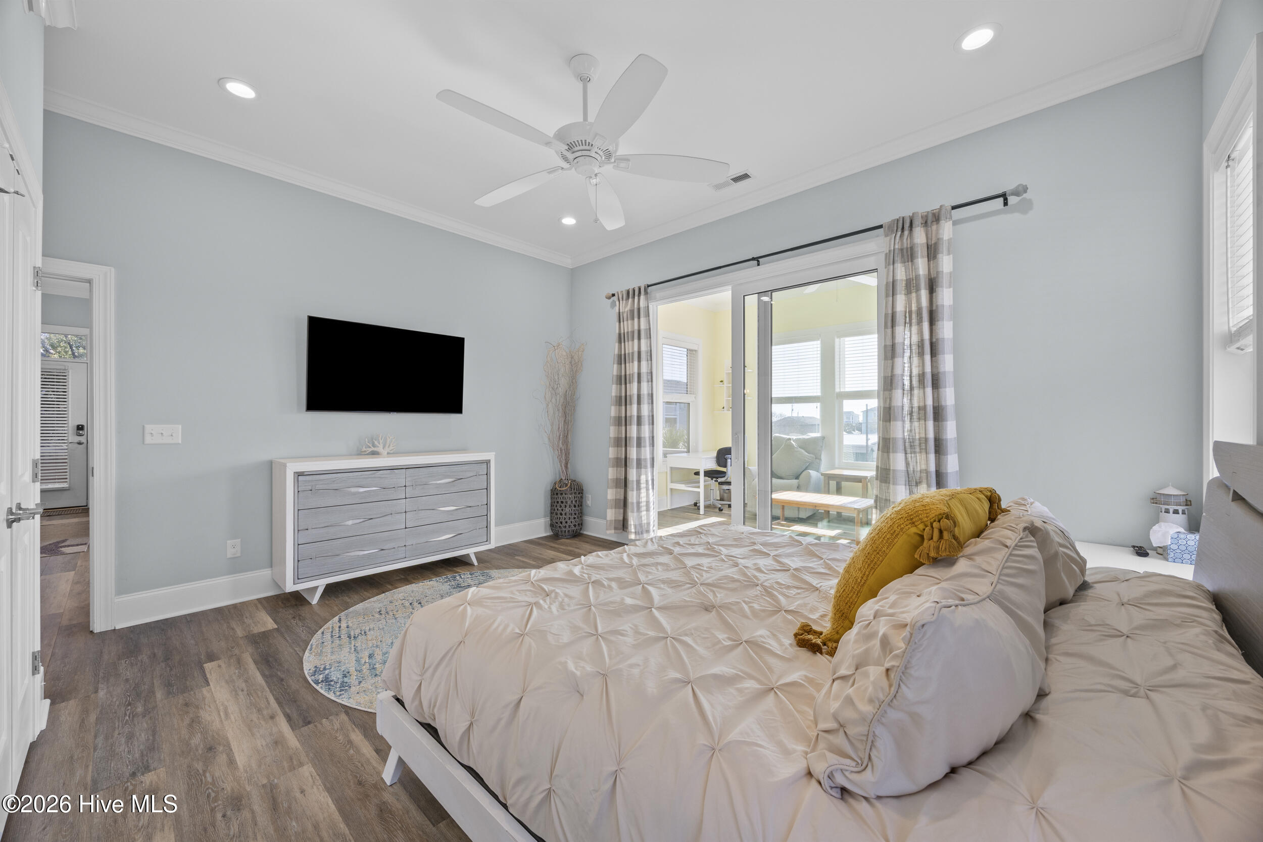 100562655 | Photo 29