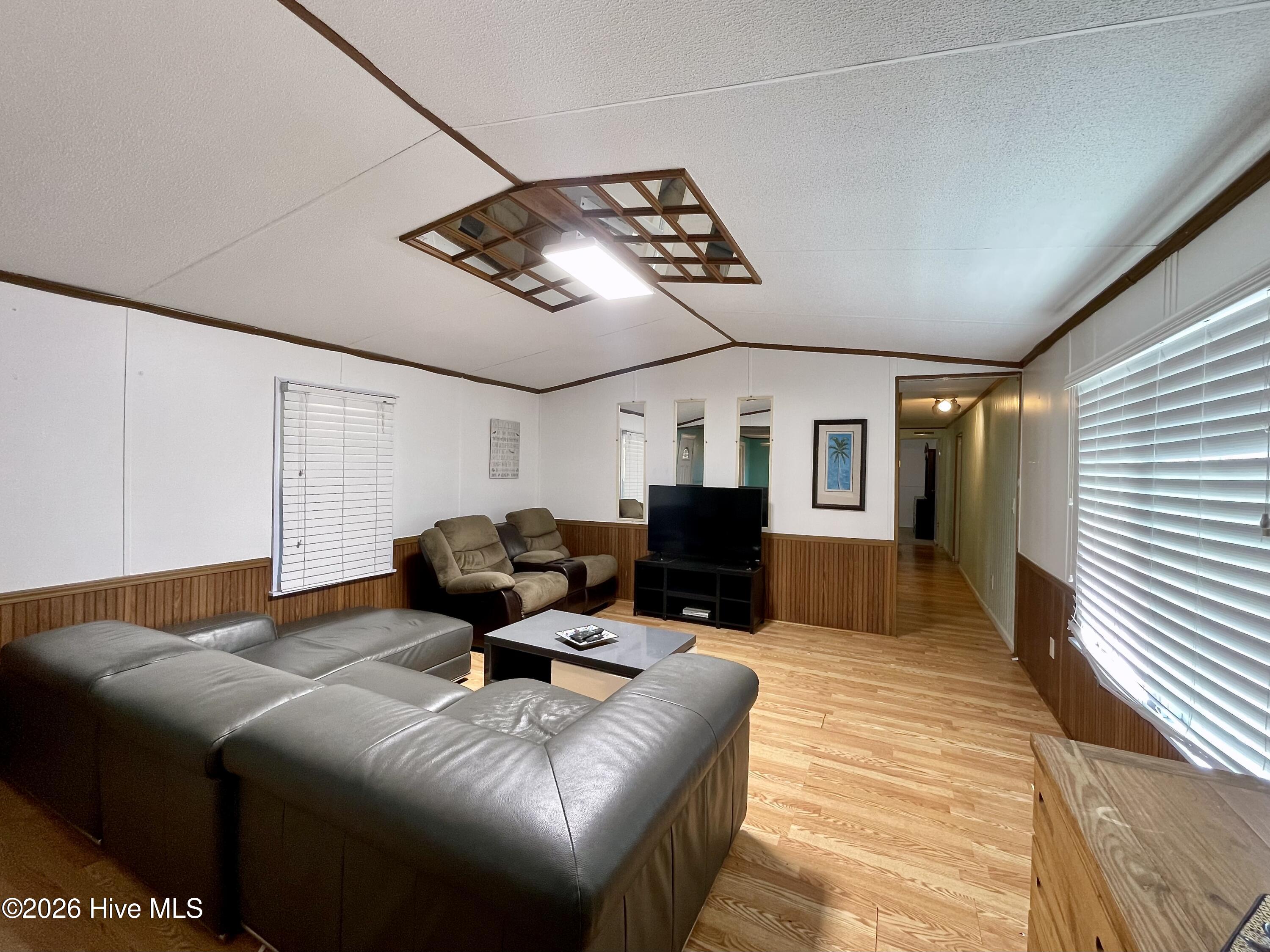 100569888 | Photo 11