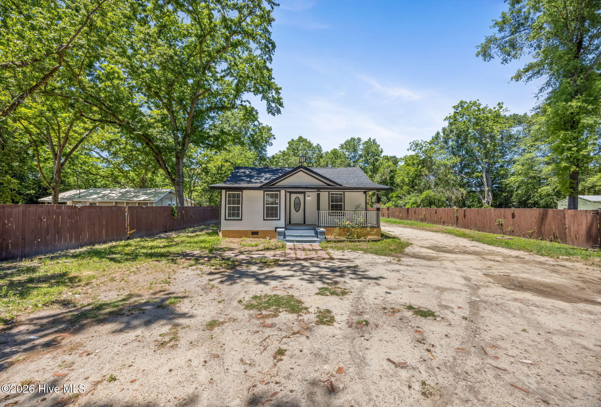 6-web-or-mls-1917 Haynie Drive-46