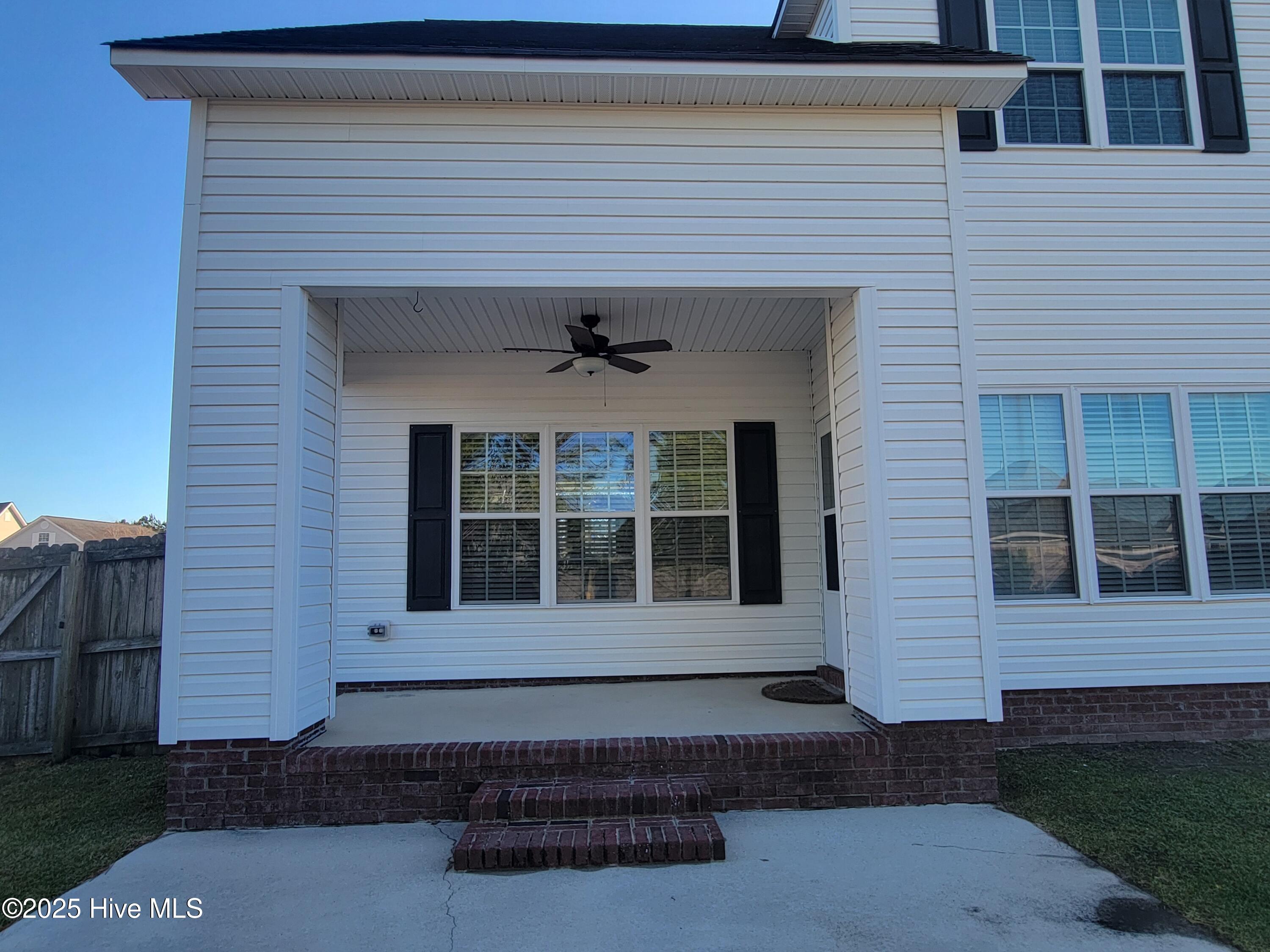 100537987 | Photo 24