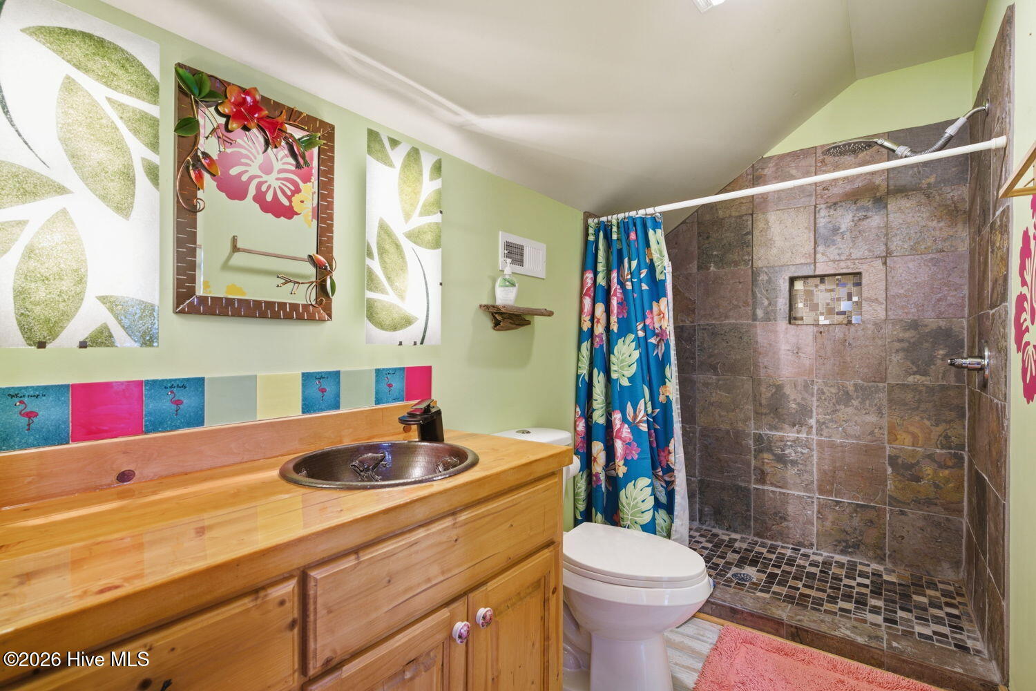 100555679 | Photo 45