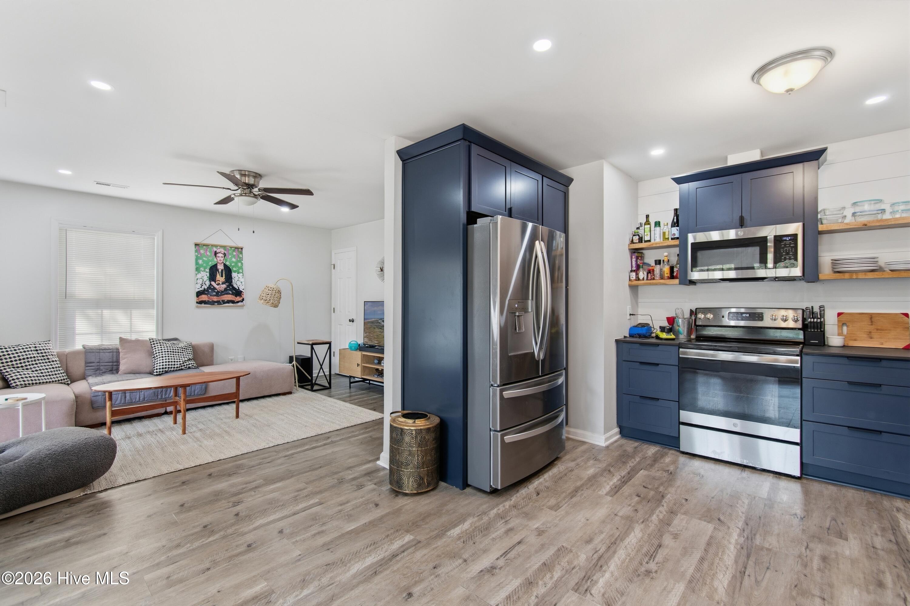 100561306 | Photo 13