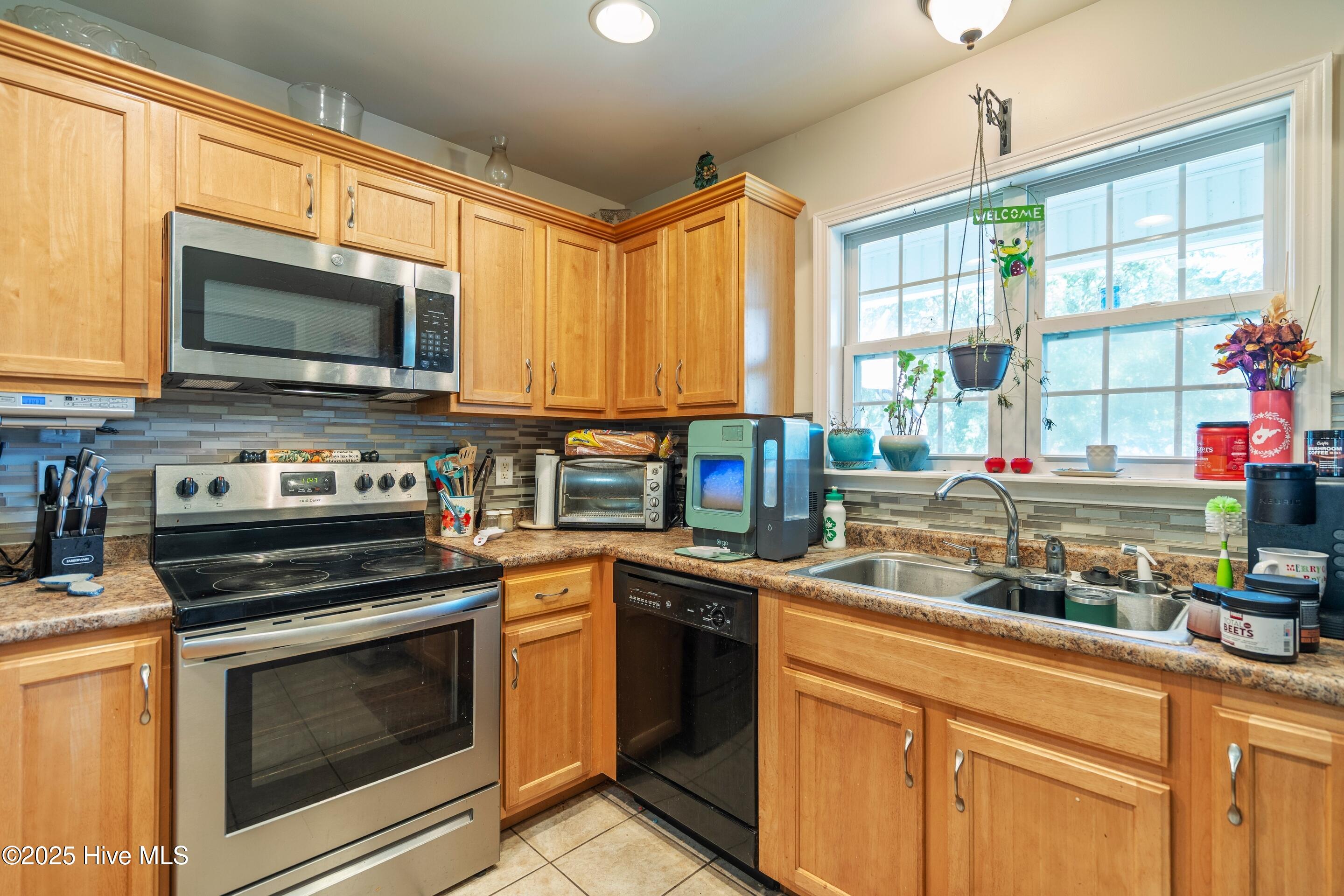 100534371 | Photo 14