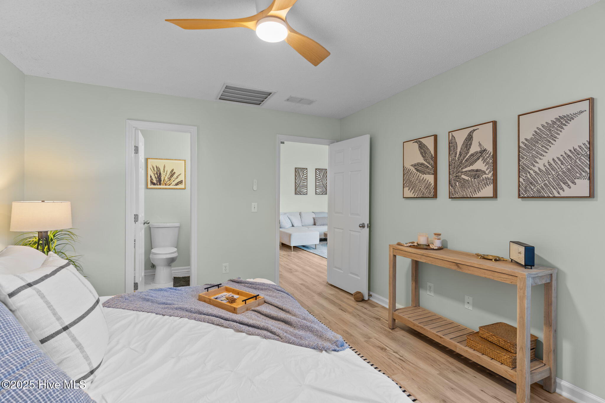 100537786 | Photo 17