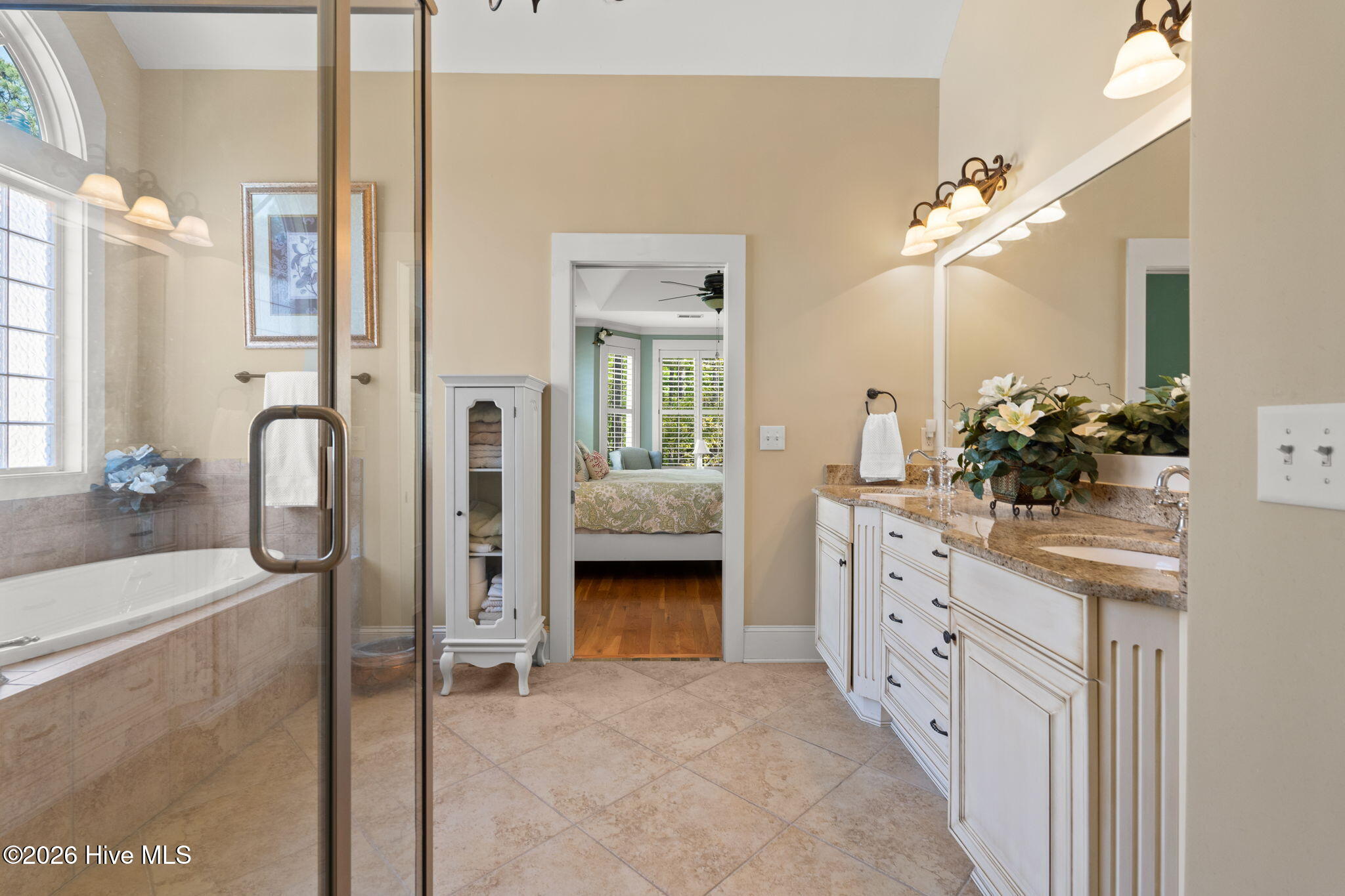 100567899 | Photo 45